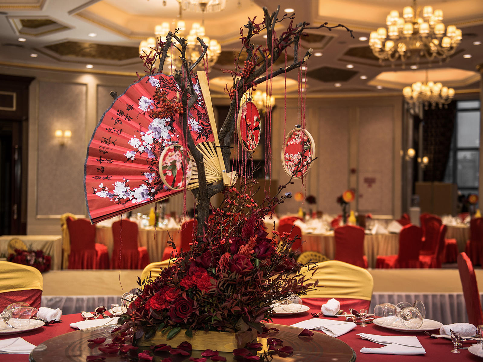 大气红金色新中式风-《合壹》