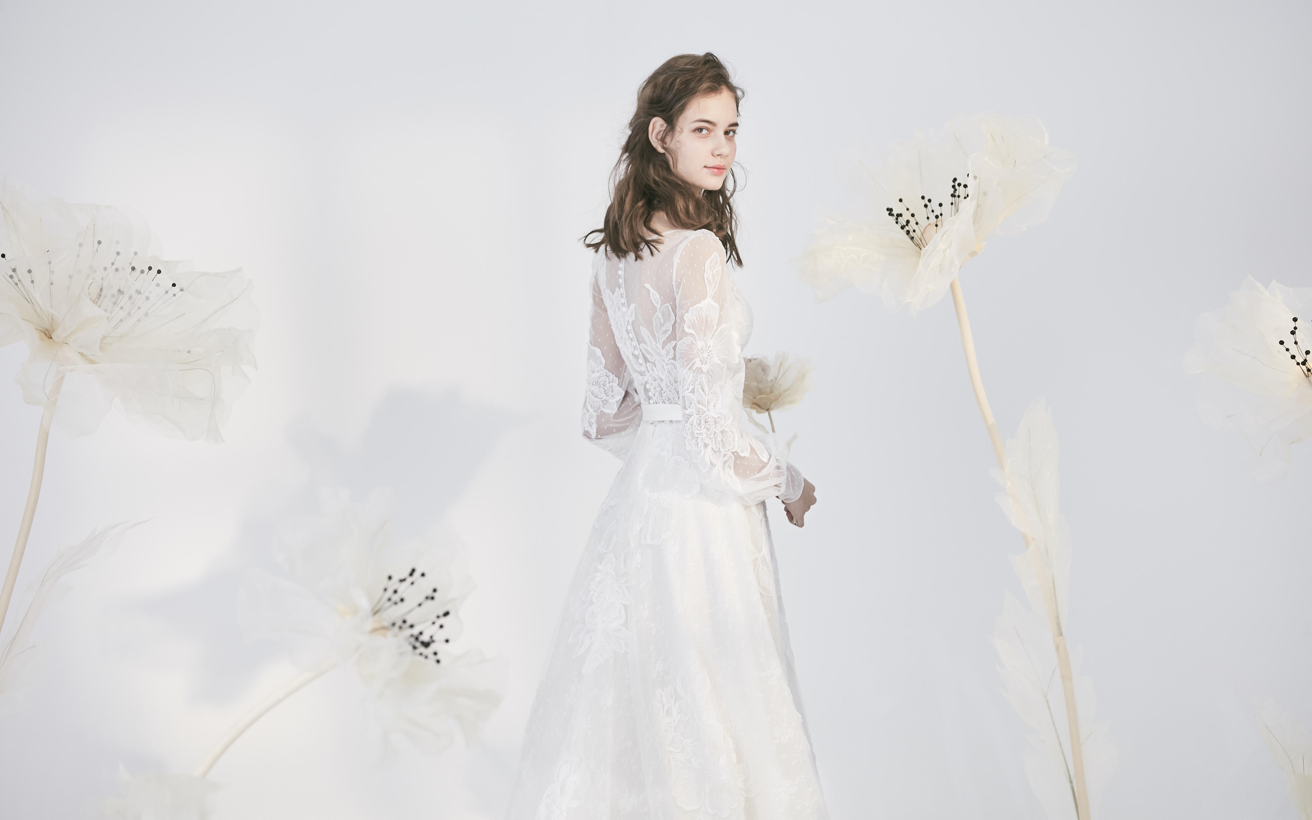 法式浪漫灯笼袖长袖蕾丝款经典轻纱A裙