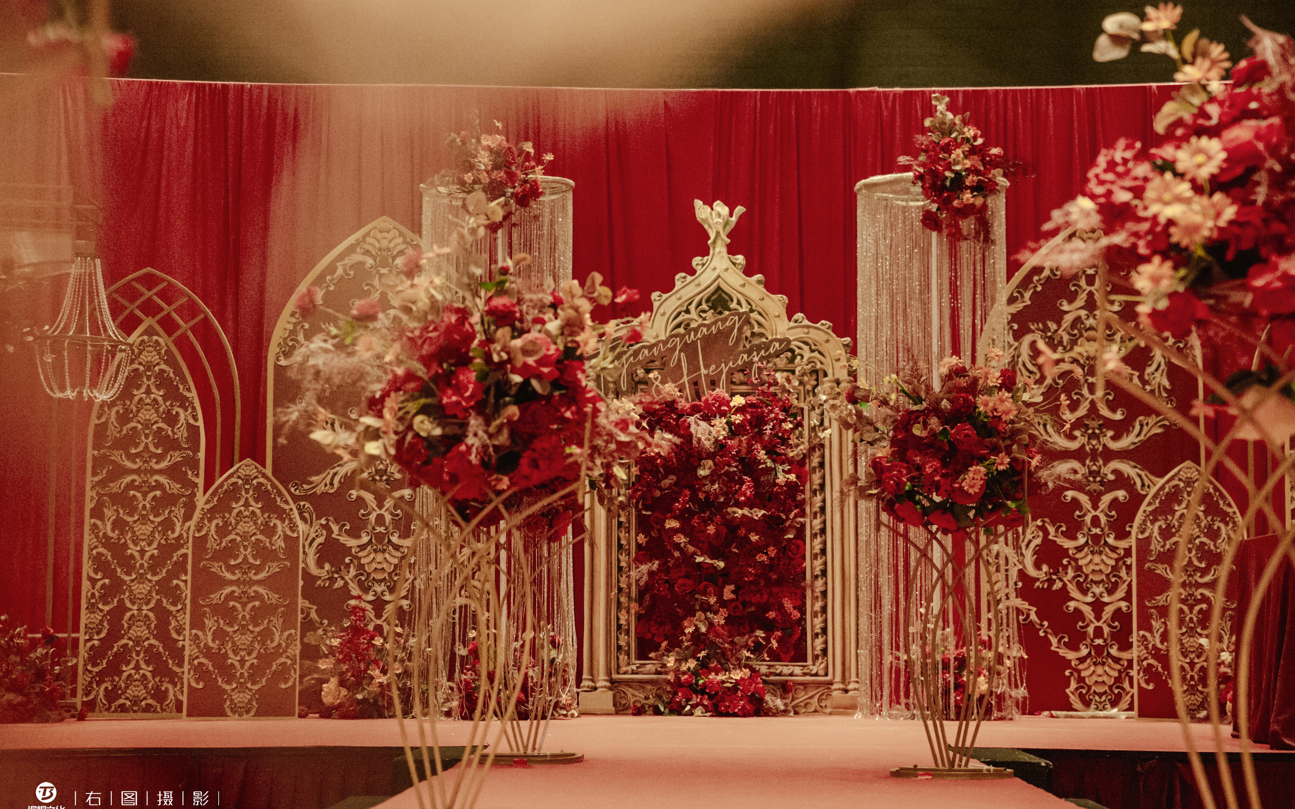 10.4皇冠假日酒店 酒红简欧式