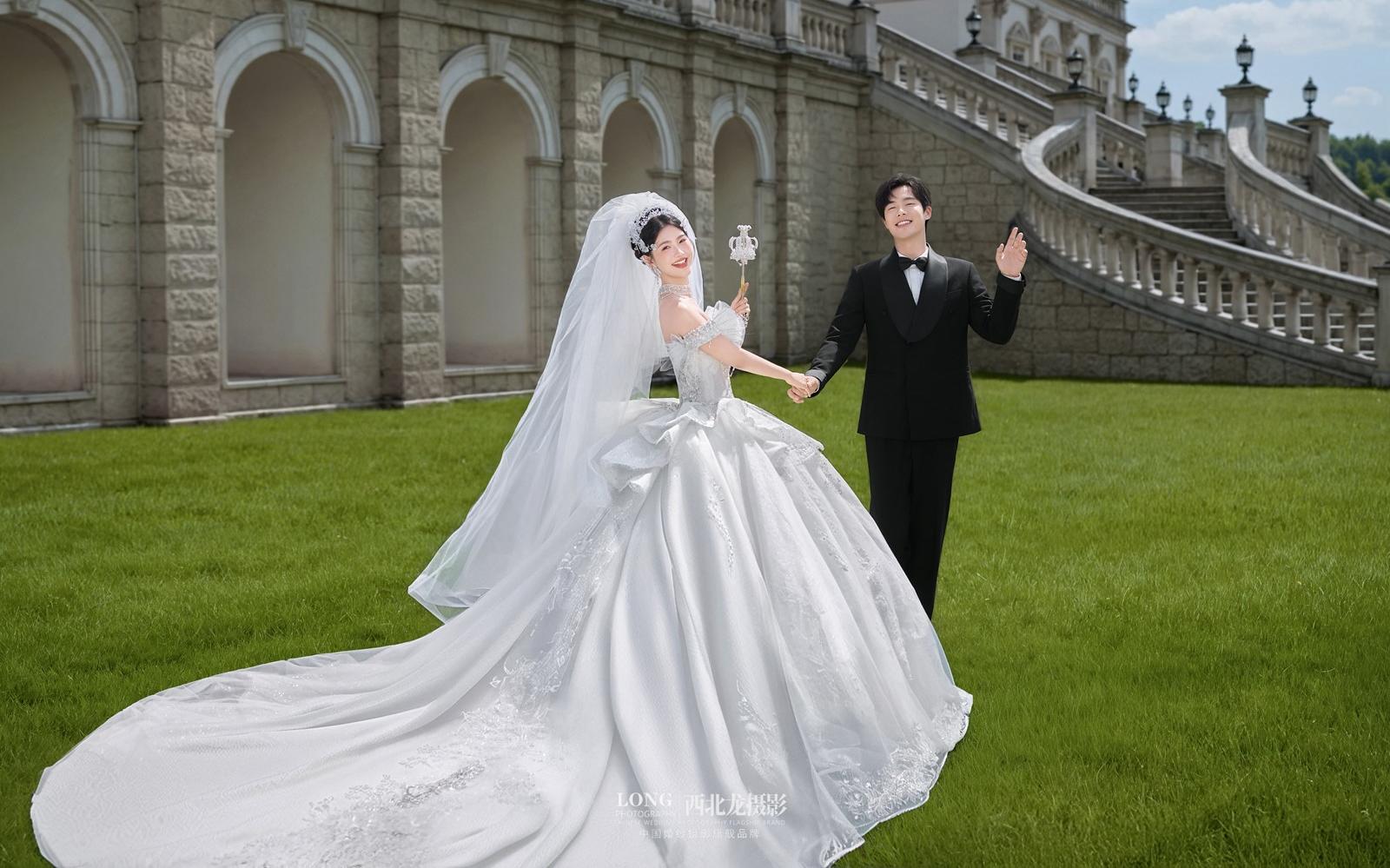 简约又大气的城堡婚纱照🍃森系草坪太出片啦