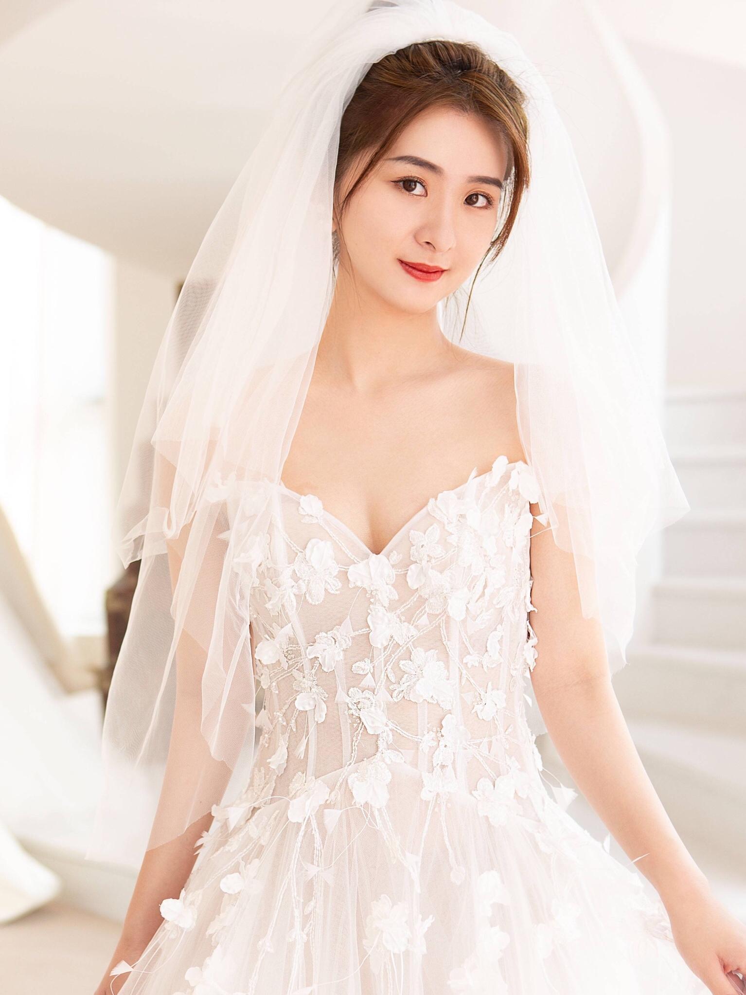 花蔓蔓 经典简约大气婚纱2件套 婚纱礼服 婚礼纪