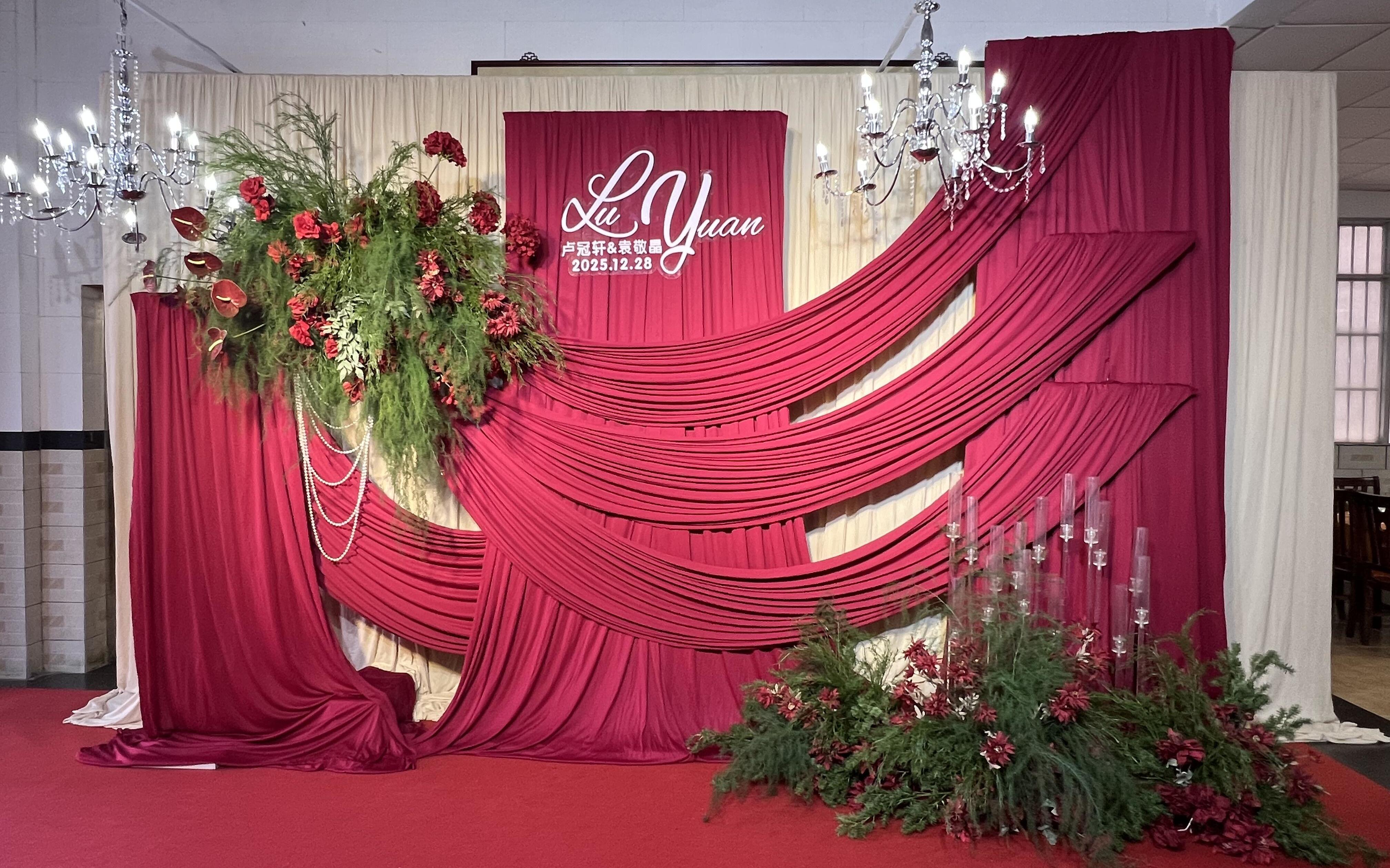 浪漫婚禮定制-紅色簡(jiǎn)約布置