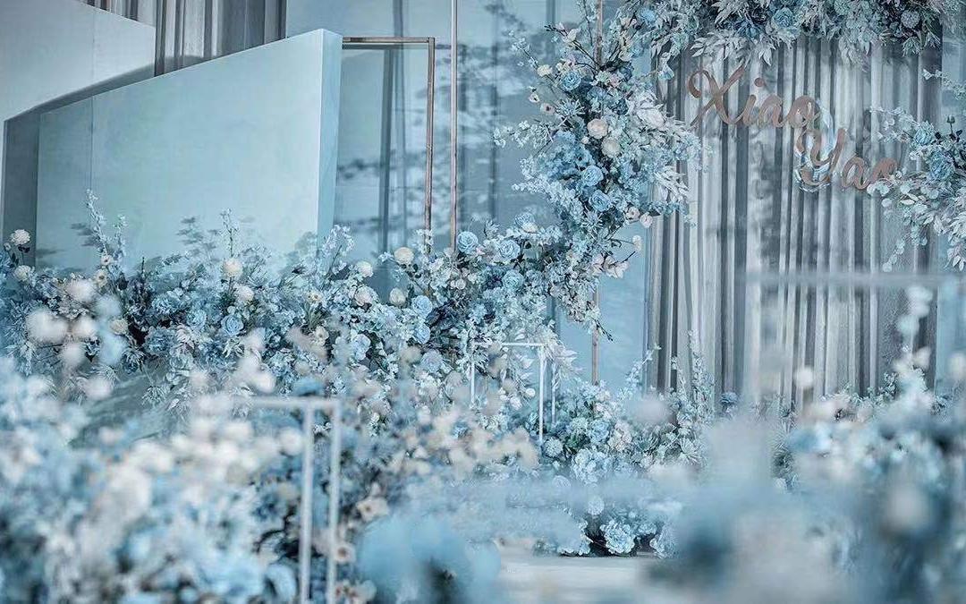 主题婚礼—花雨#滴滴下着的小雨遇上淡花丛中的你