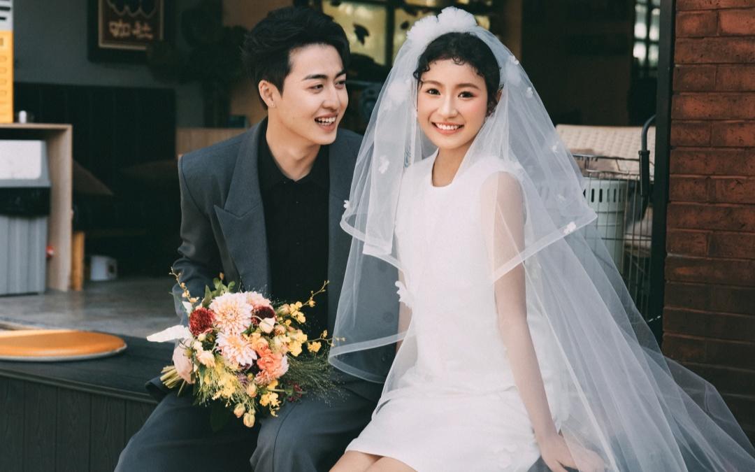 喜欢纪实松弛感❗追逐自由自在的街拍婚纱照