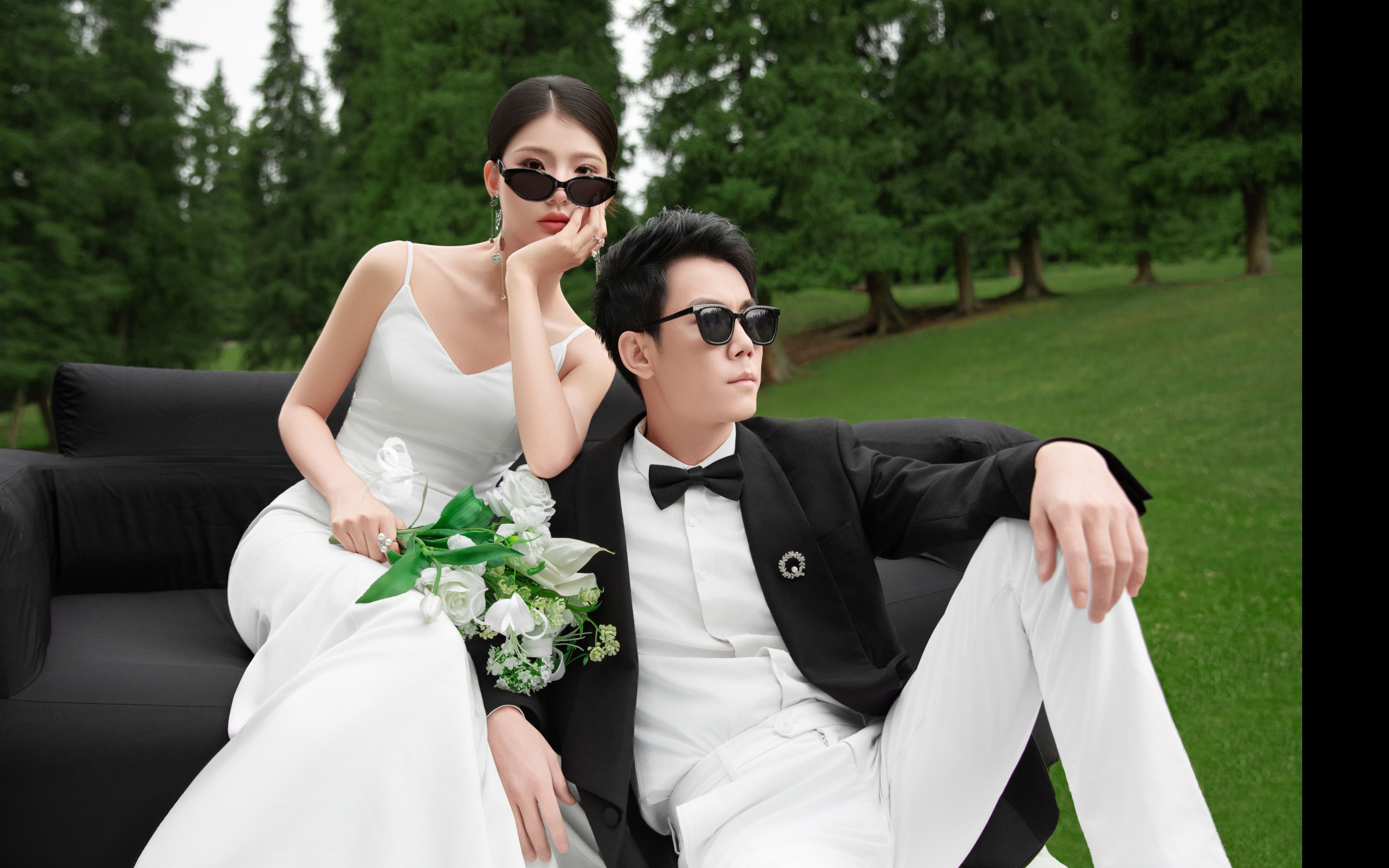  草坪酷感婚照，解锁自带气场的高级浪漫🕶️