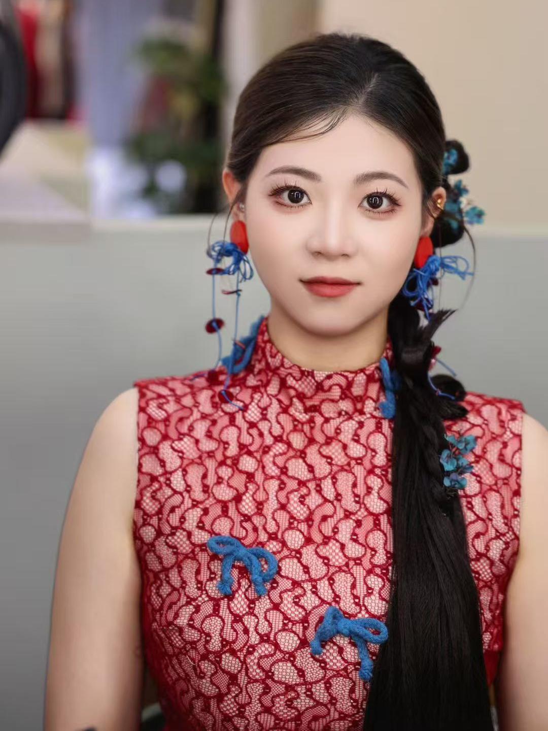 【白芷婚纱】红蓝撞色旗袍造型