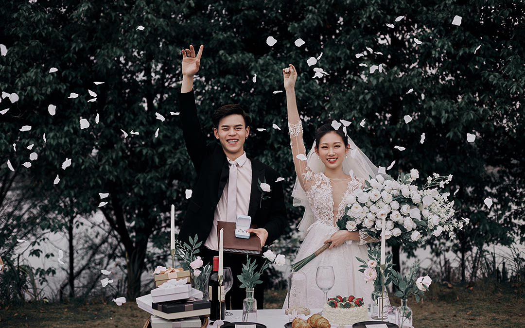 券后4999+一价全包，送8888元婚嫁大礼包
