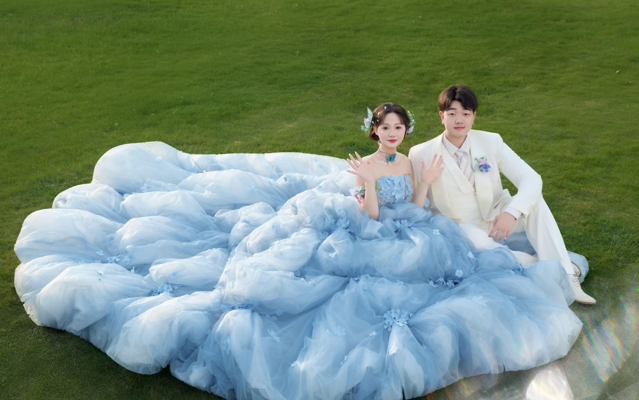 草坪系列客片欣赏！00后婚纱照推荐系列