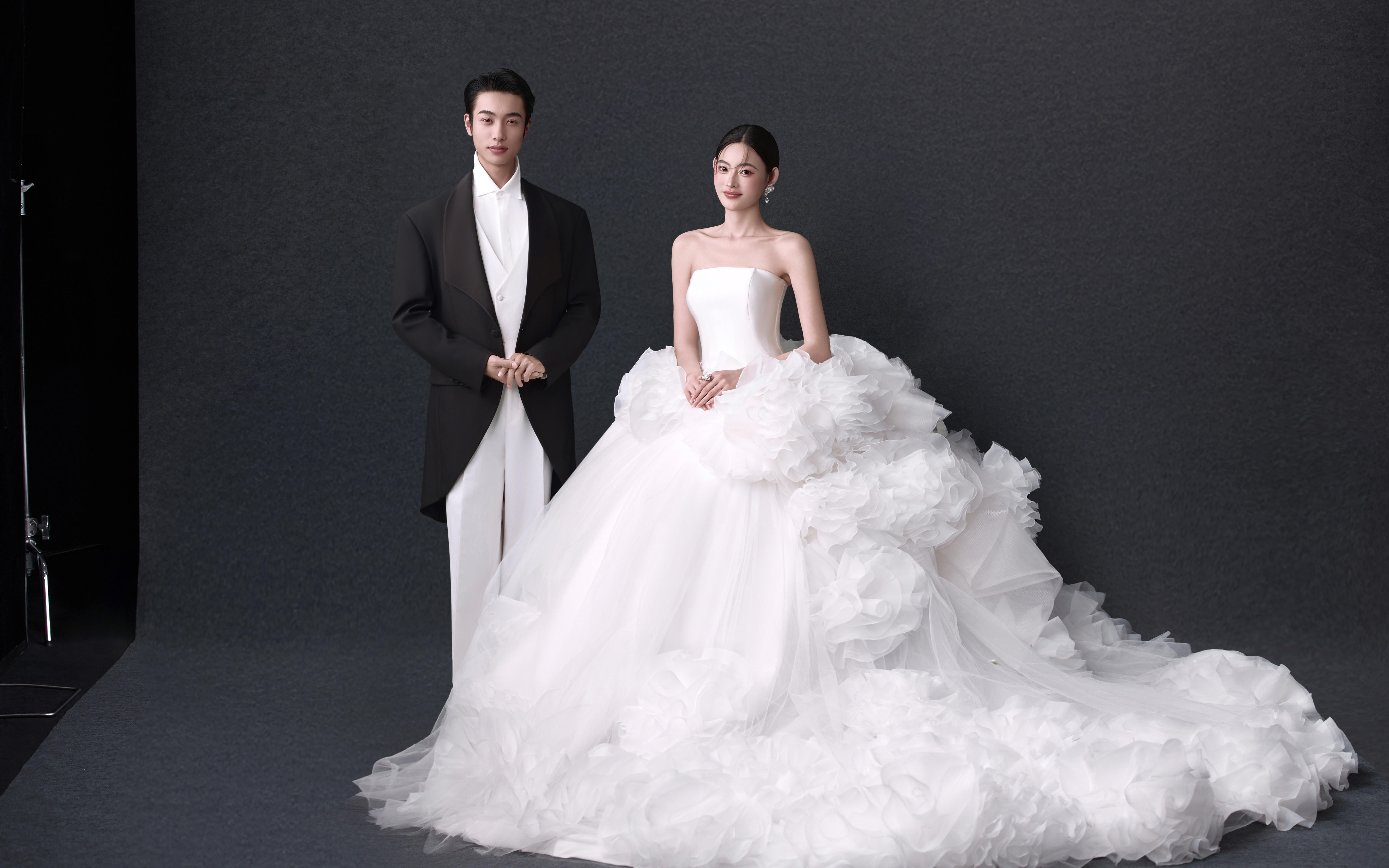 【火热预定】主纱精致与场景雅致碰撞出婚照新范式