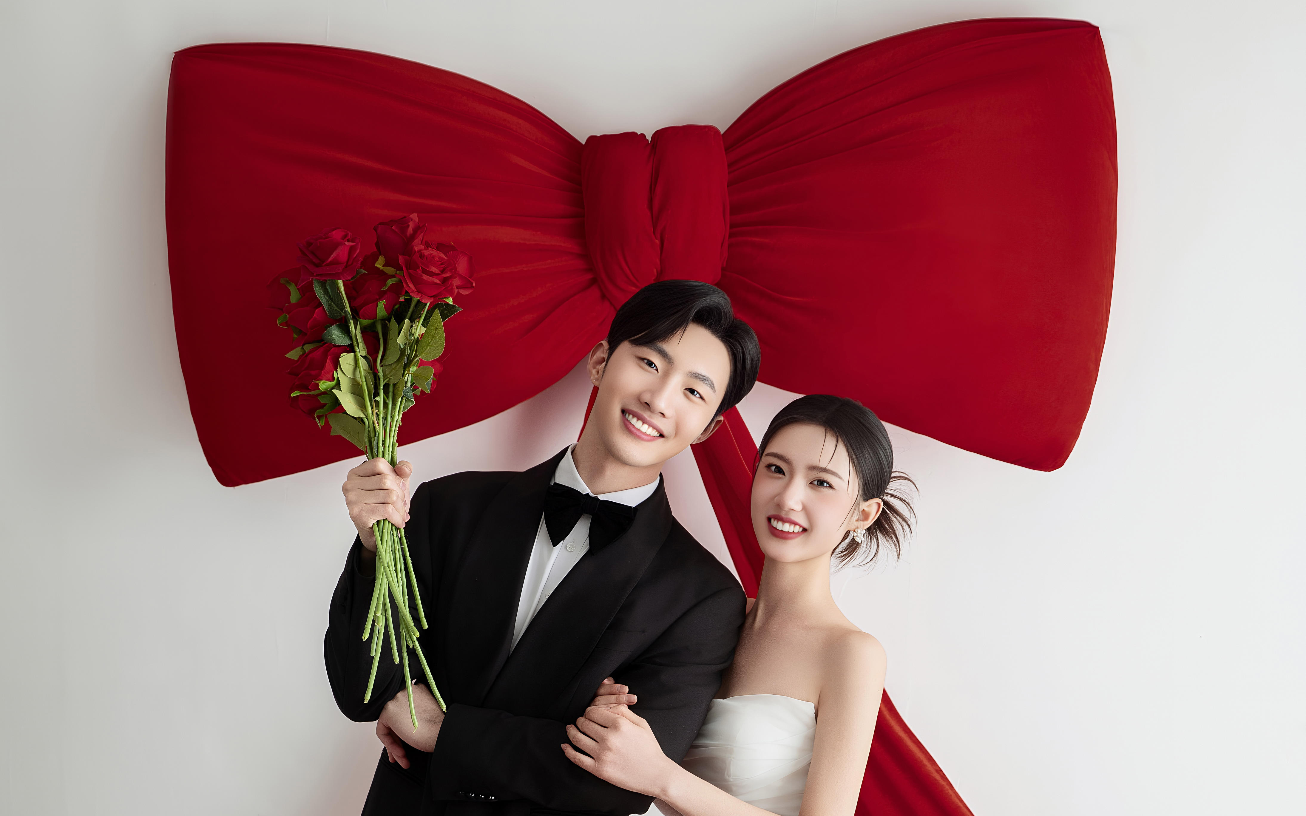 朋友们磕疯了‼️ 甜蜜又俏皮的喜嫁婚纱照～