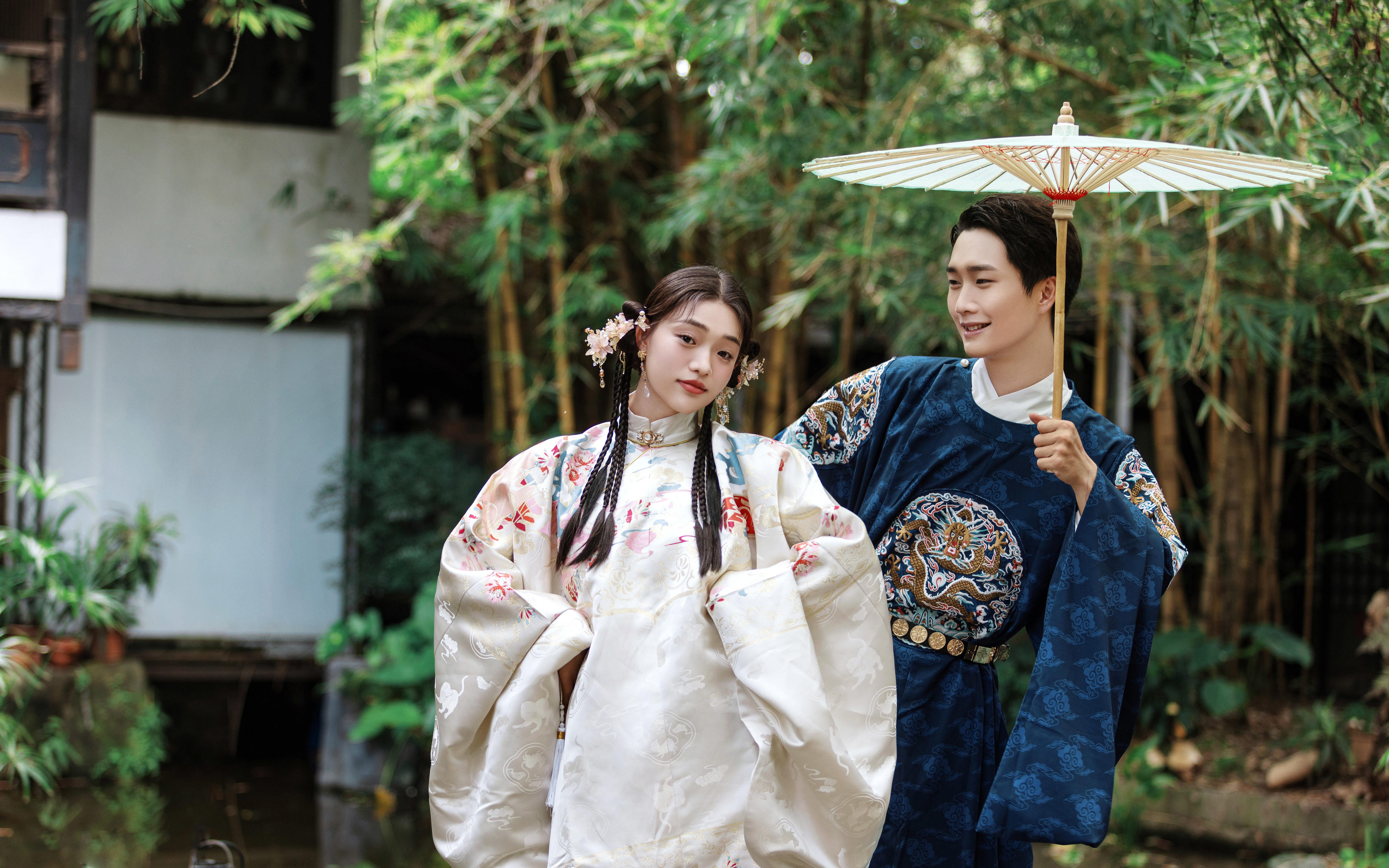 俏皮明制古裝婚紗照