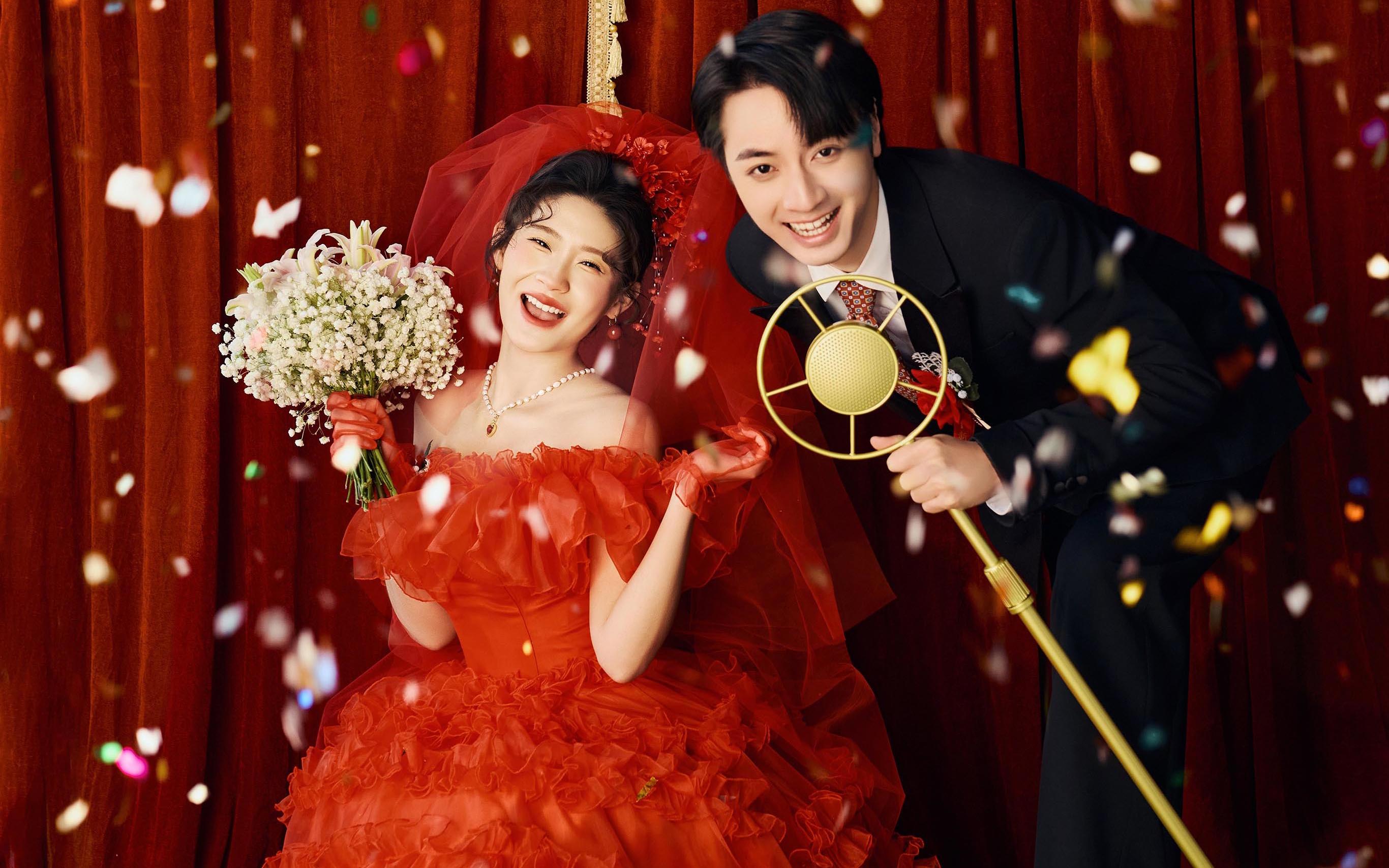 穿越回90年代！拍了一组爸妈同款复古婚纱照