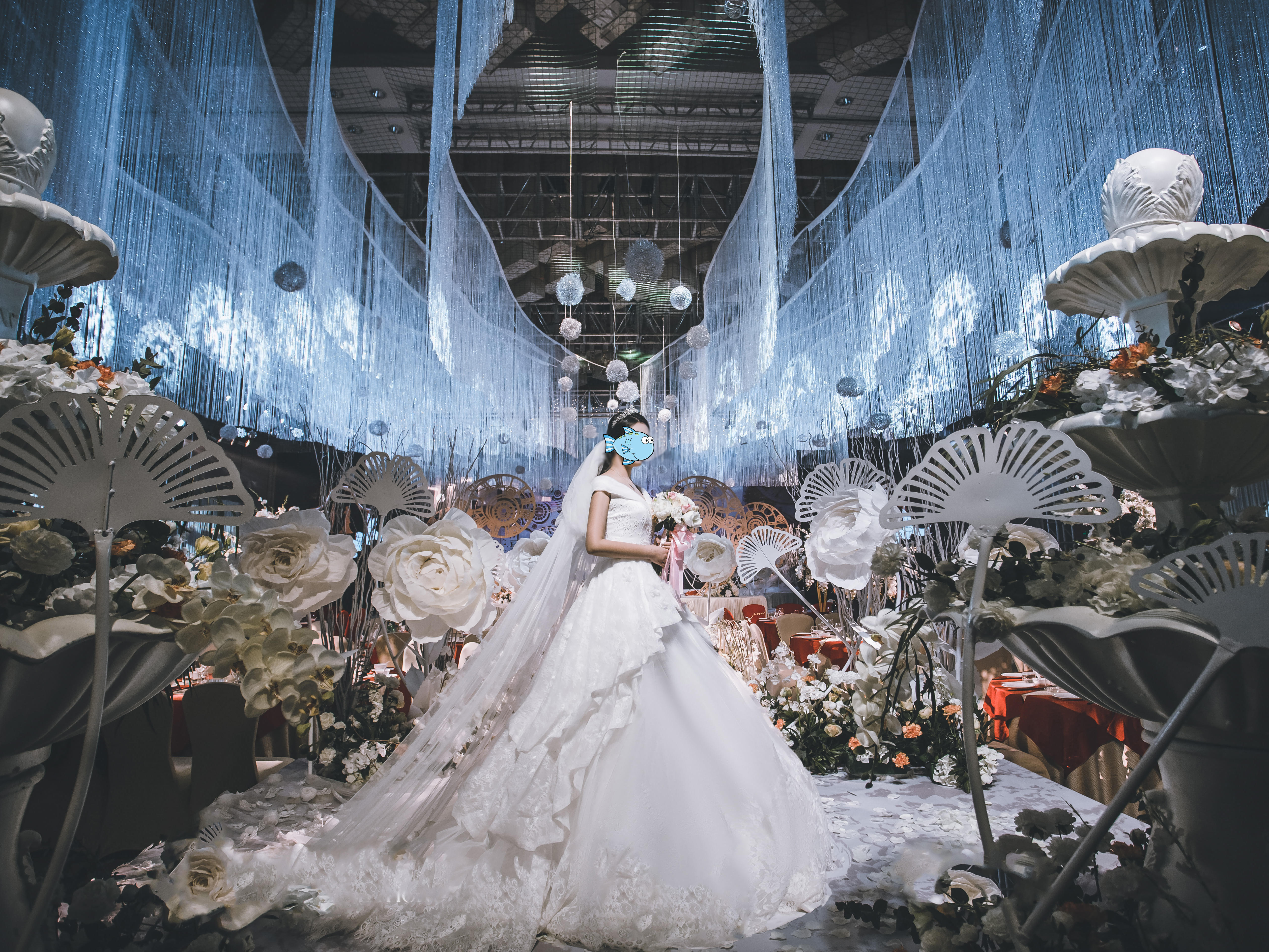 2019蓝金色大气婚礼布置