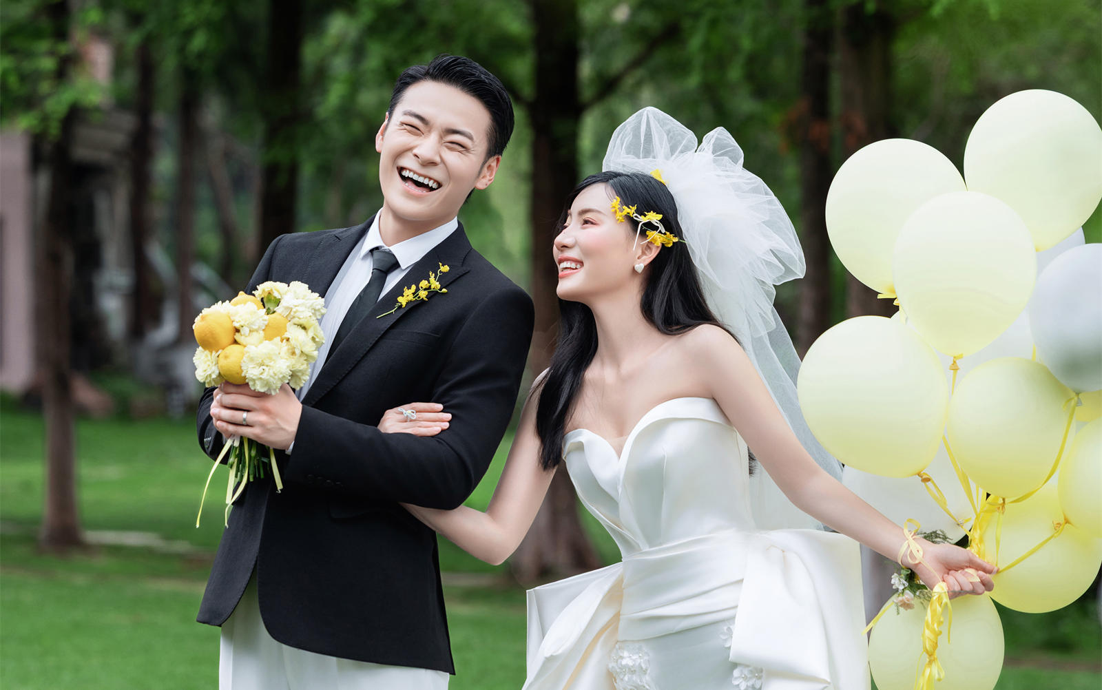 把夏天装进婚纱照里🍃看完想恋爱的清新电影感画报