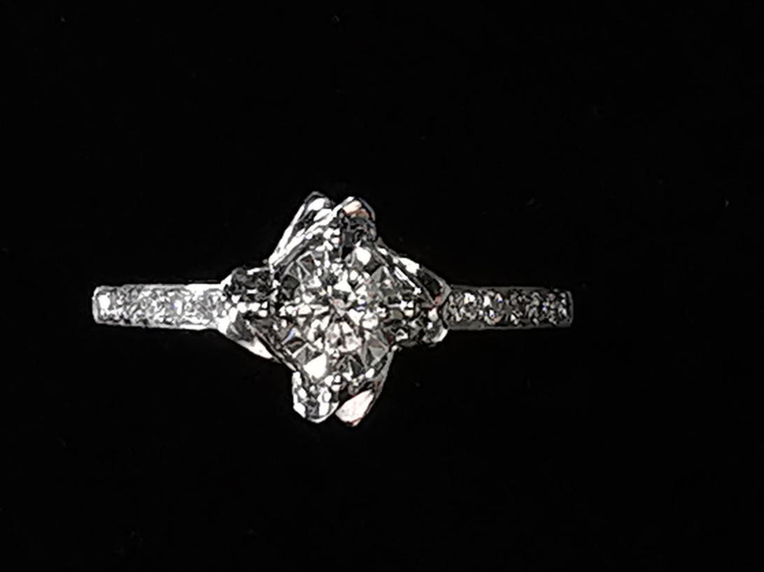 风车显钻工艺18K白金结婚求婚戒