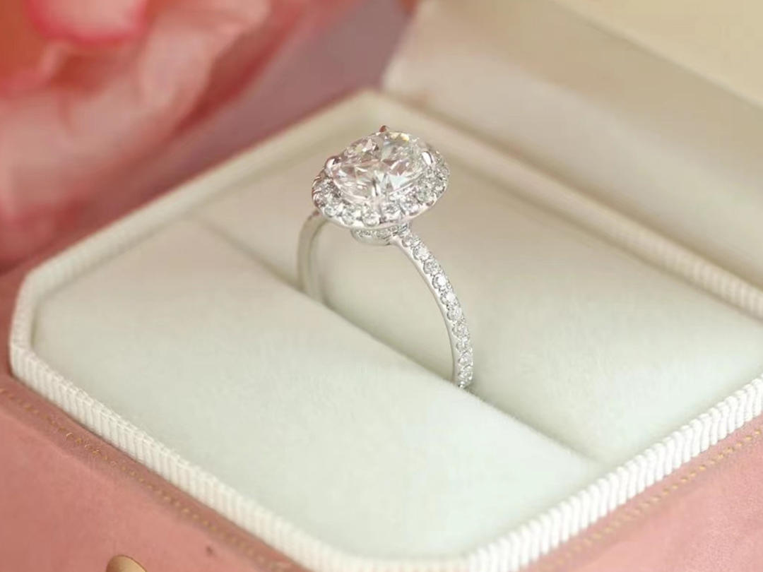 the   one椭圆形围镶钻戒