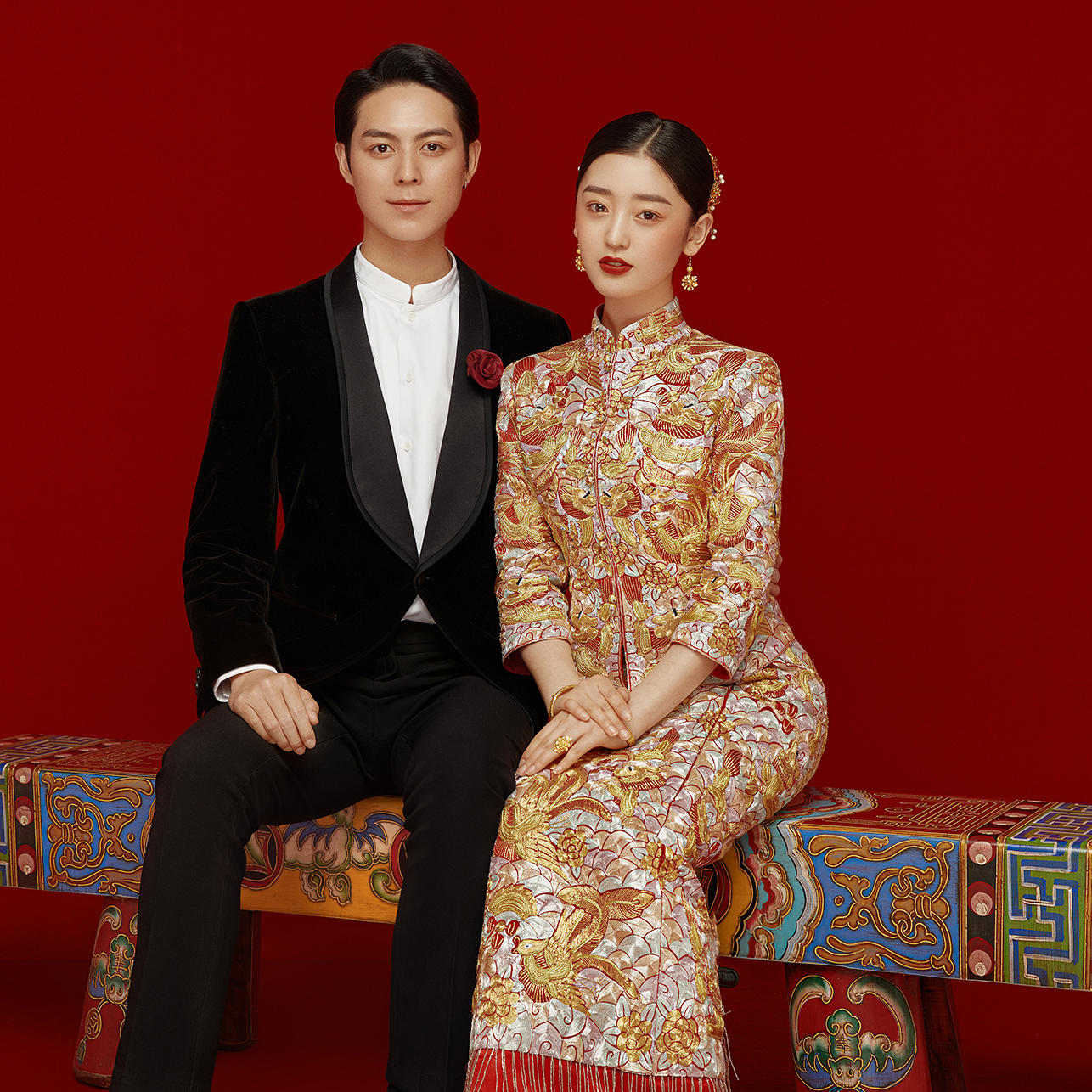 统一全家的审美的中式秀禾婚纱照