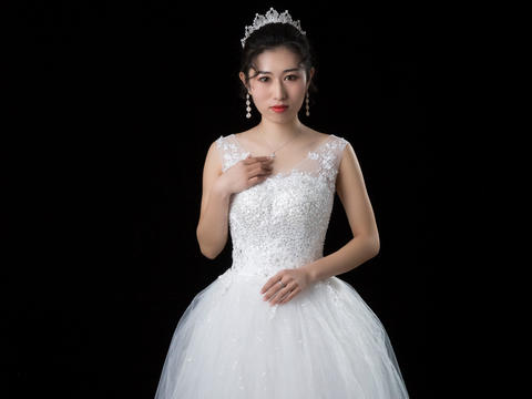 【洛菲尔婚纱馆】梦幻公主系列婚纱三件套+全程跟妆