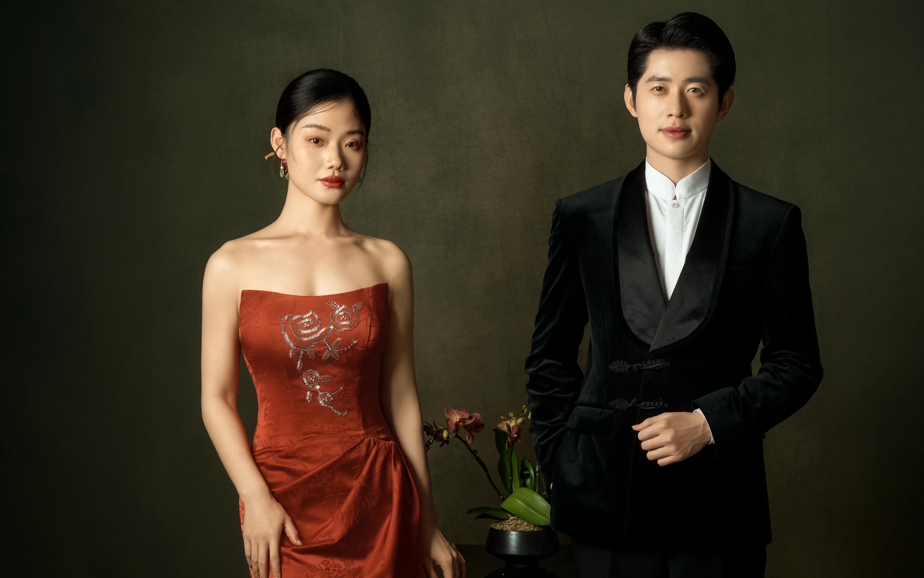 惊艳四座｜新人必拍新中式油画风婚纱照