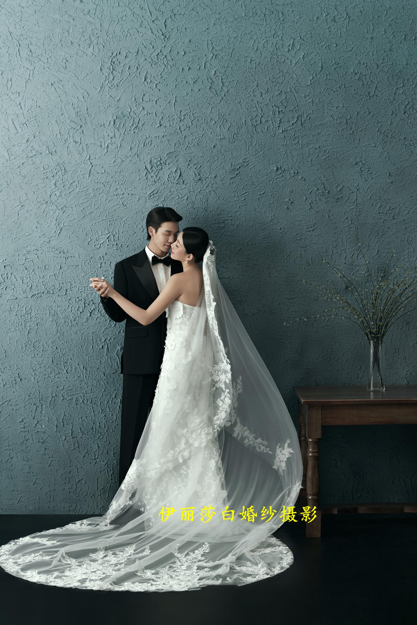 拍婚纱照3888套餐有跟妆+秀和+礼服 4699