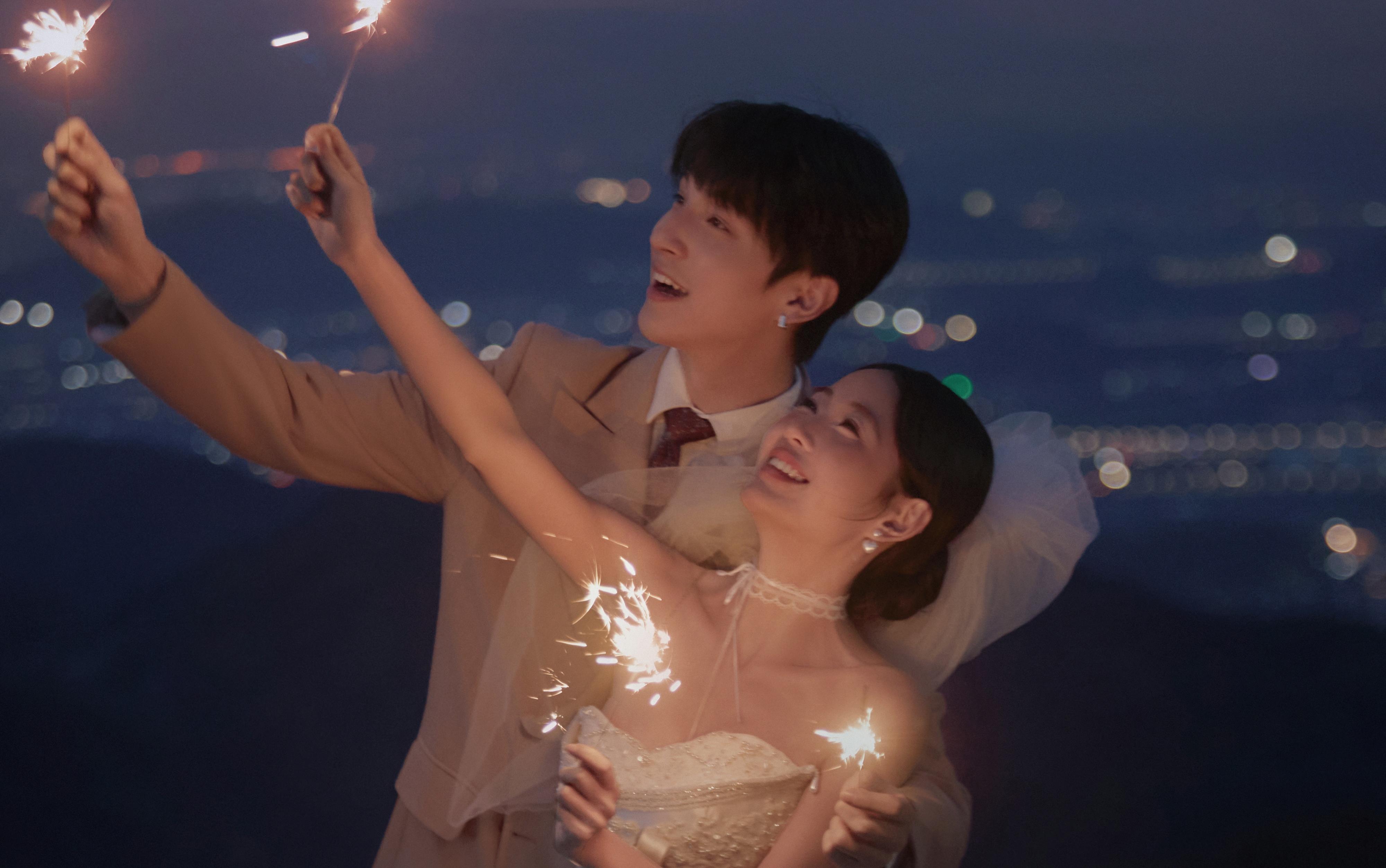 把山顶夜景婚纱照拍成电影🎆过分浪漫了吧！！