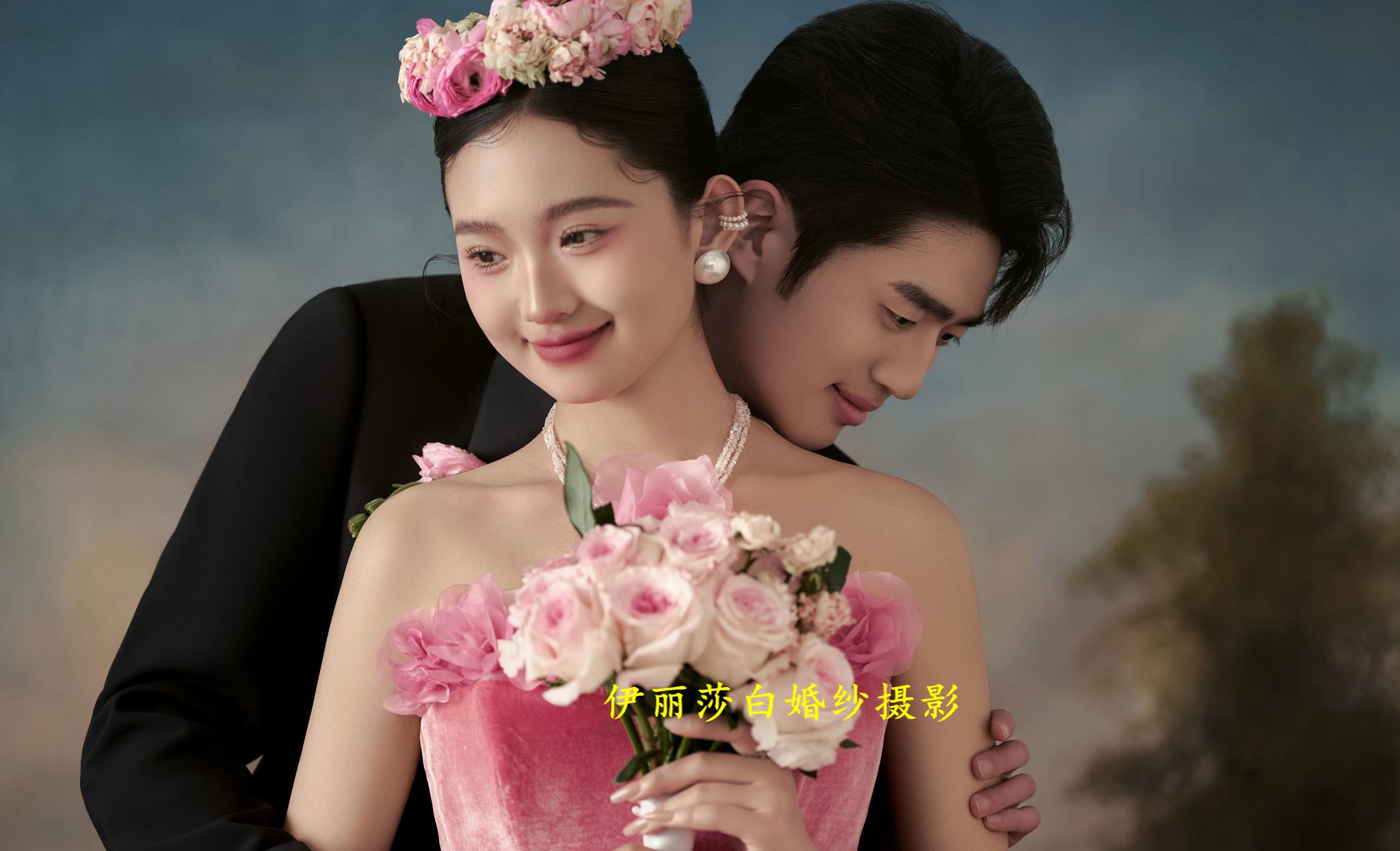 拍婚纱照3888套餐有跟妆+秀和+礼服 4699