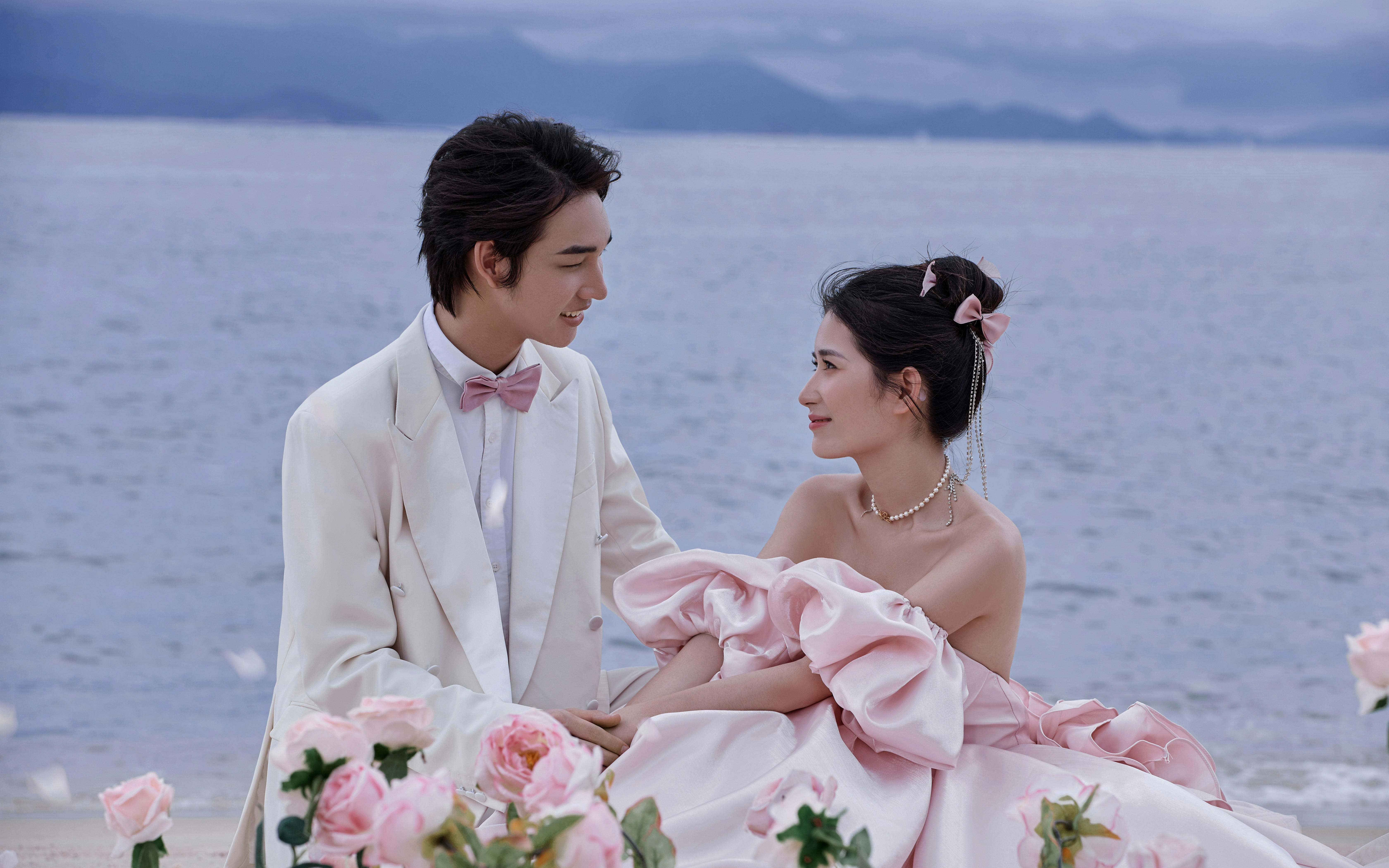 【施华洛摄影】湖边粉色婚纱照