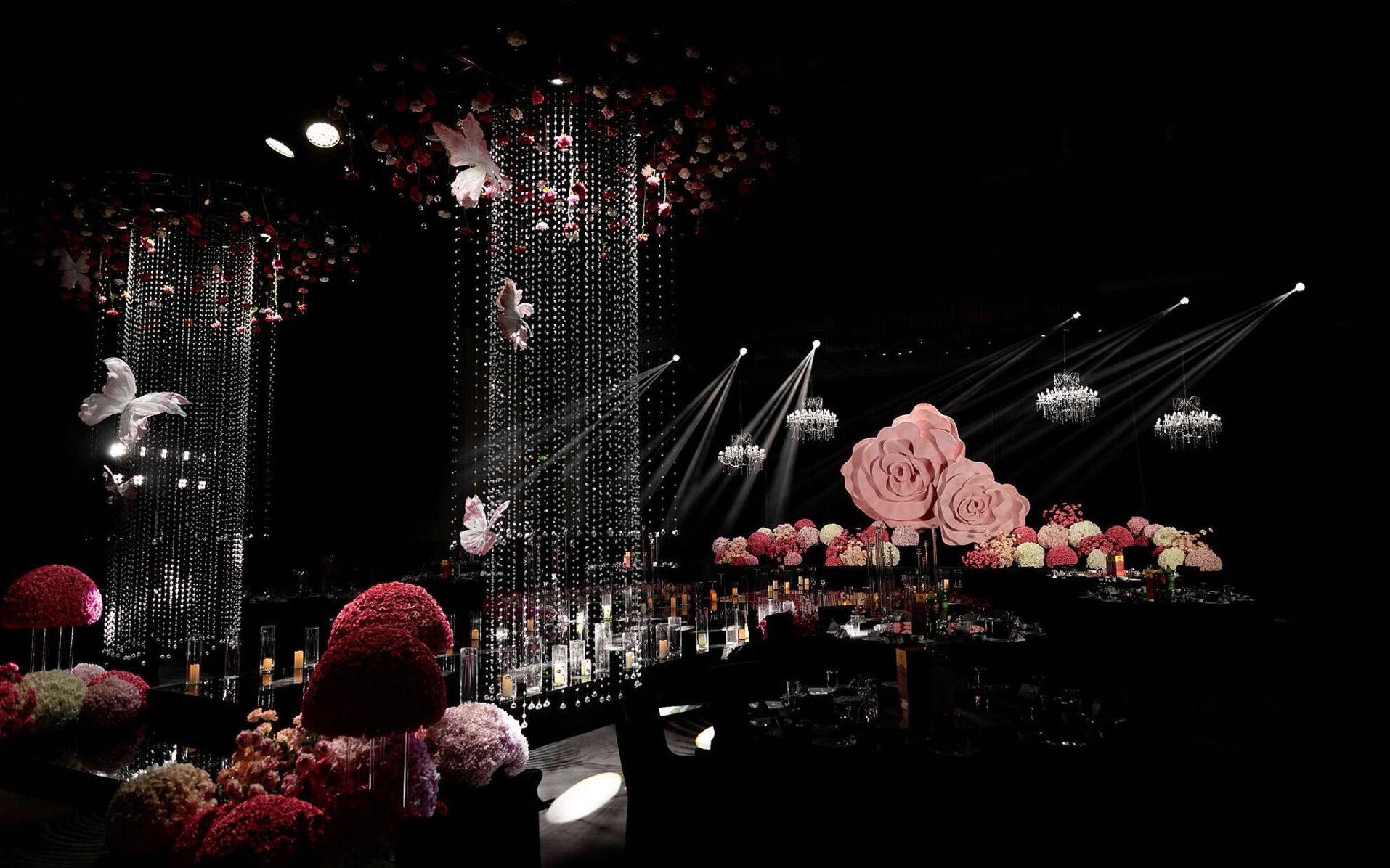 氛圍感的頂流立體玫瑰水晶婚禮