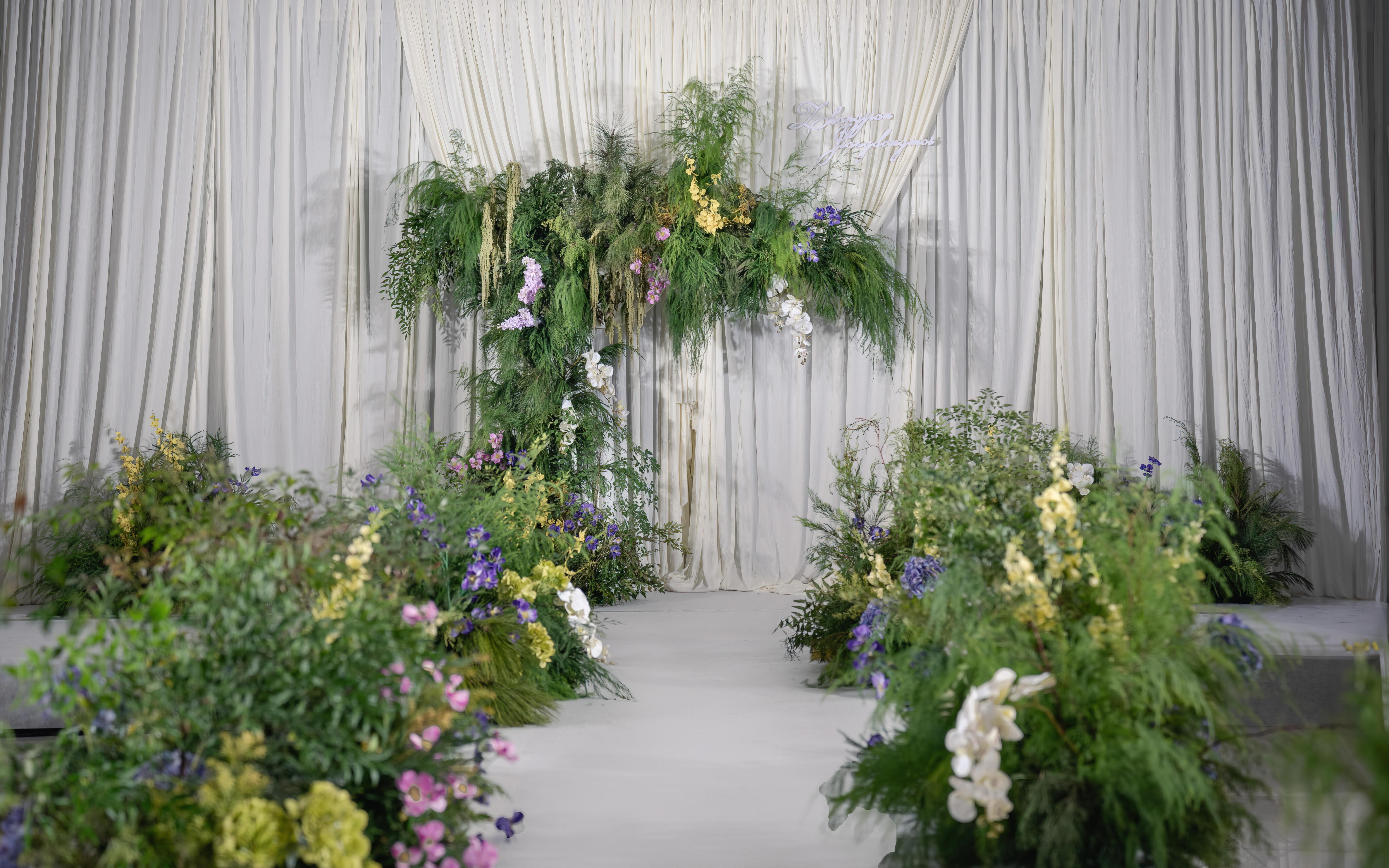 綠意盎然的室內(nèi)婚禮