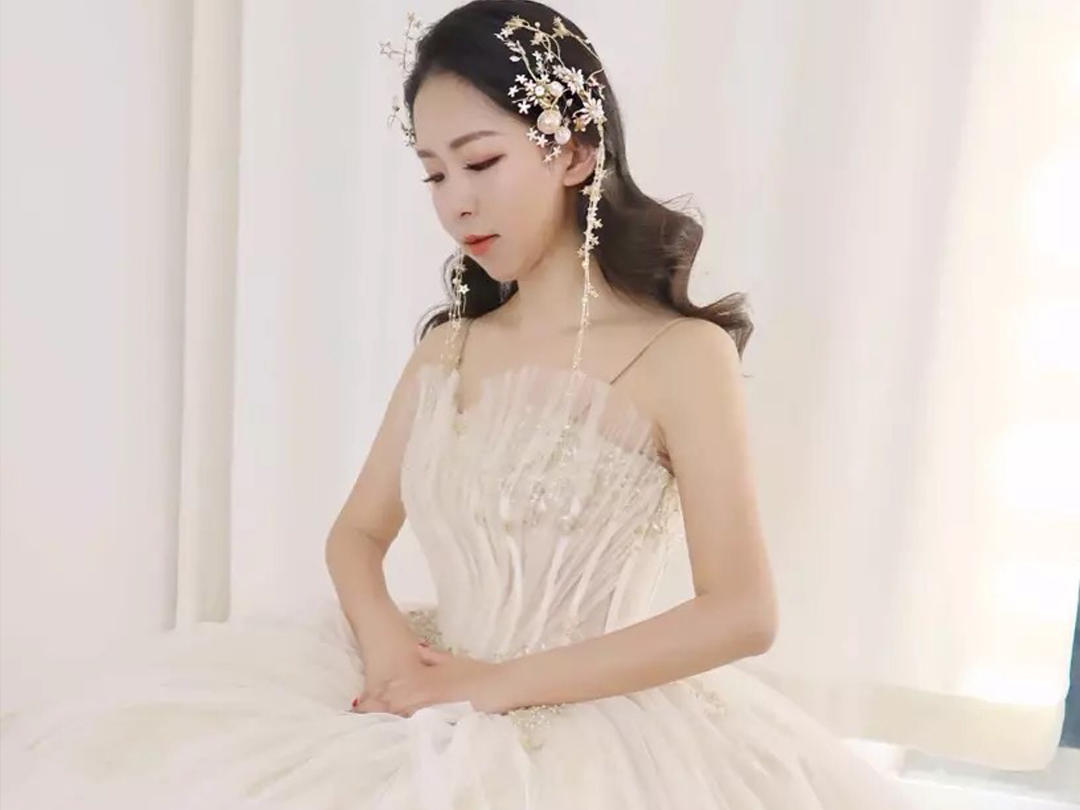 【春熙花开】7件礼服＋一线团队全程跟妆