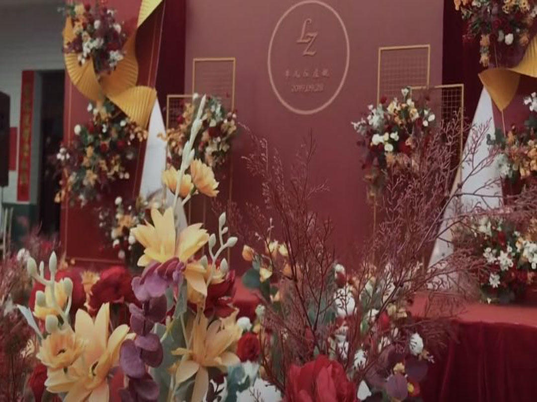 红金色户外婚礼最近挺火来一组分享给大家