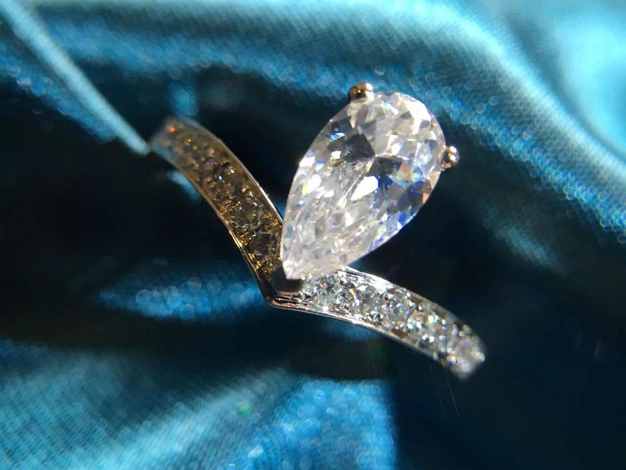 非梵钰禧｜H色时尚百搭18K白金梨形V字水滴异形