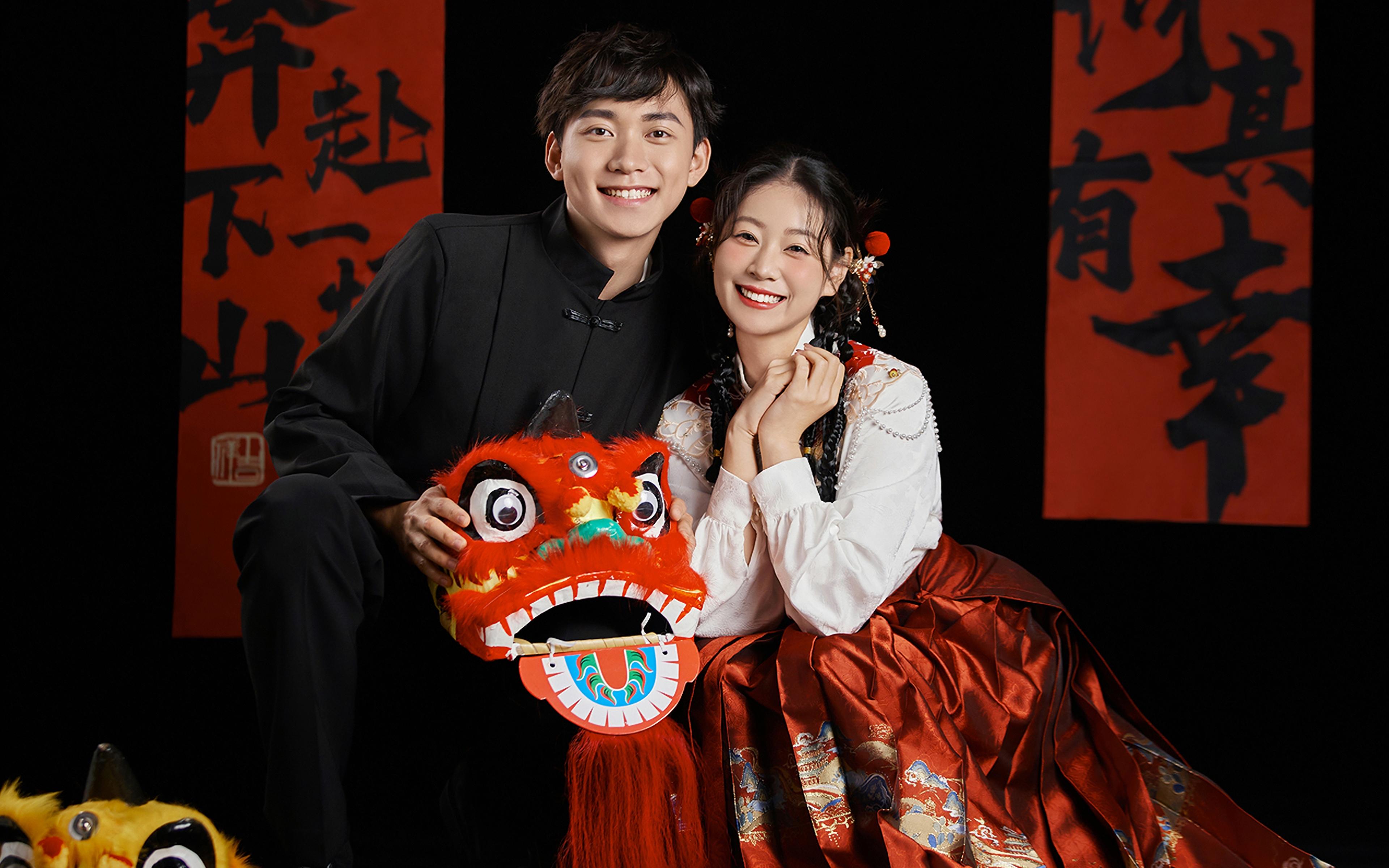 【施华洛艺格】黑背景马面裙喜嫁婚纱照