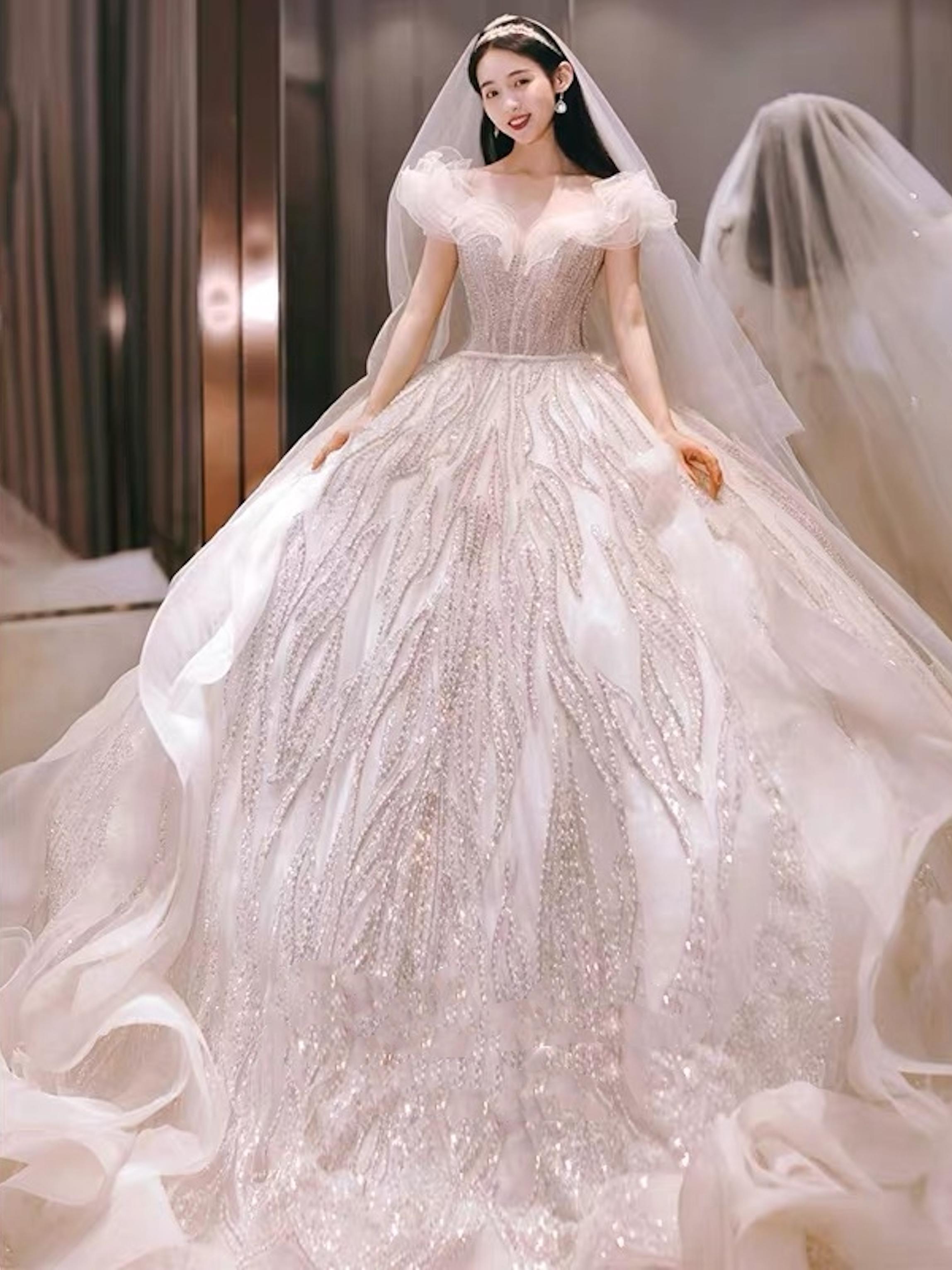 【人气推荐】高品质婚纱套系+赠送伴娘服