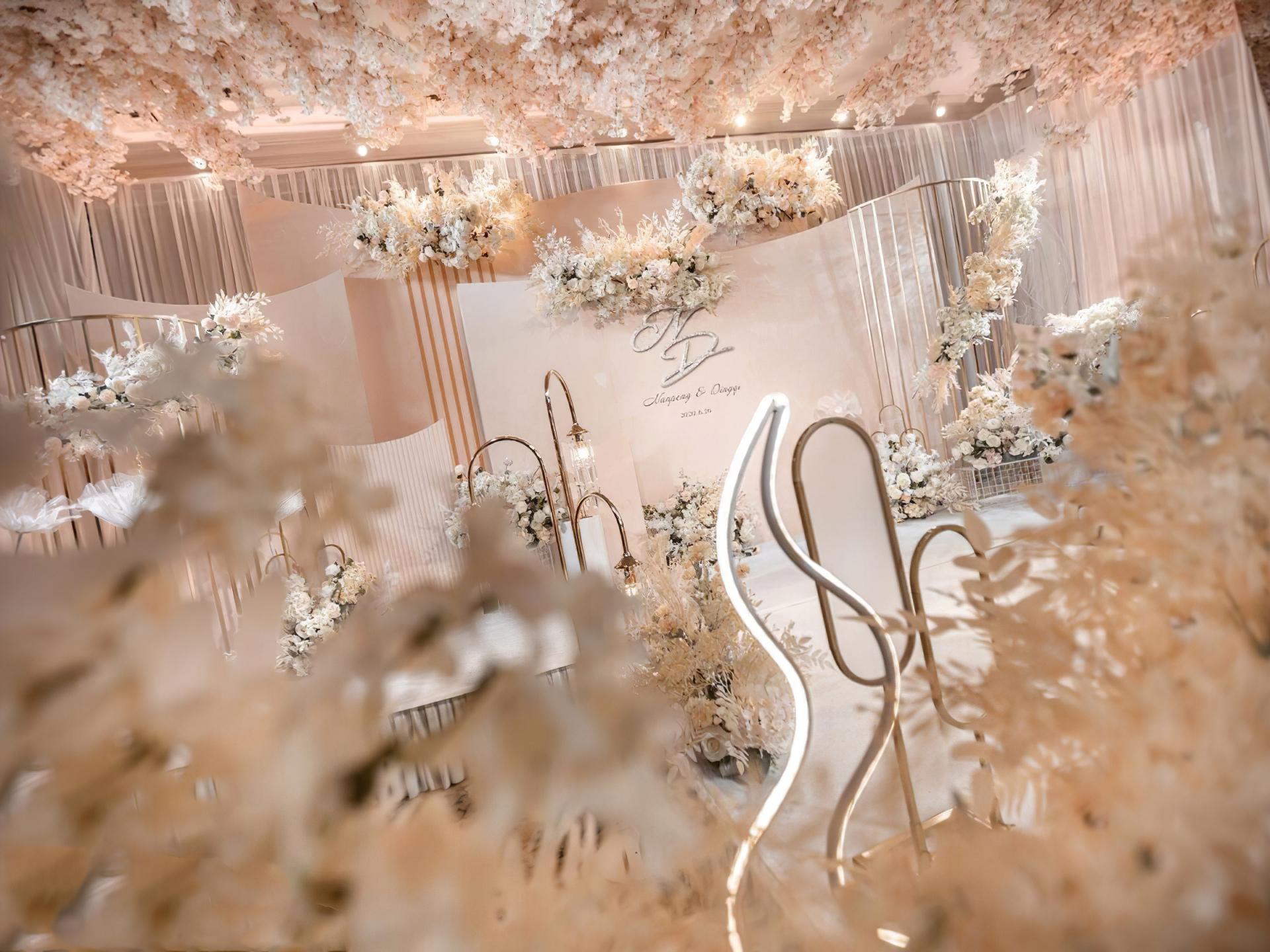 个性定制浪漫满屋【维纳斯一站式婚礼定制】