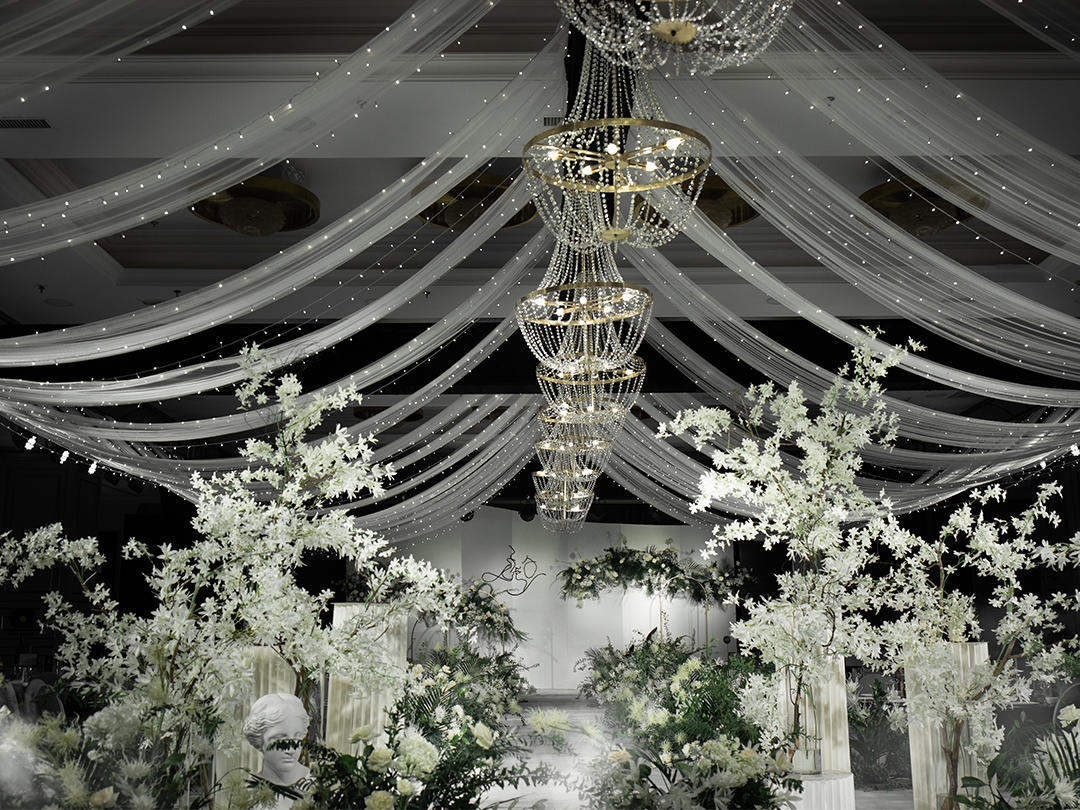 「昆明欣宴春厅」白绿色韩式森系吊顶浪漫婚礼