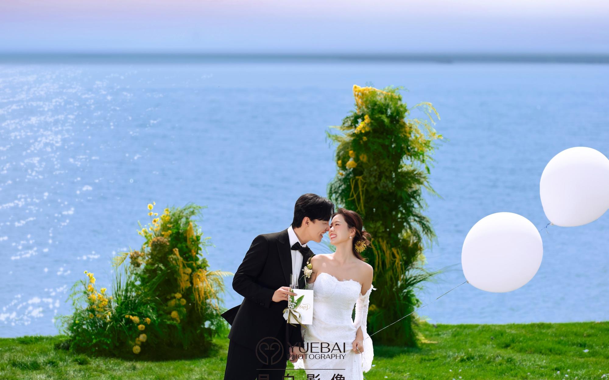 還得是草坪婚紗照?總是會(huì)反復(fù)心動(dòng)呀