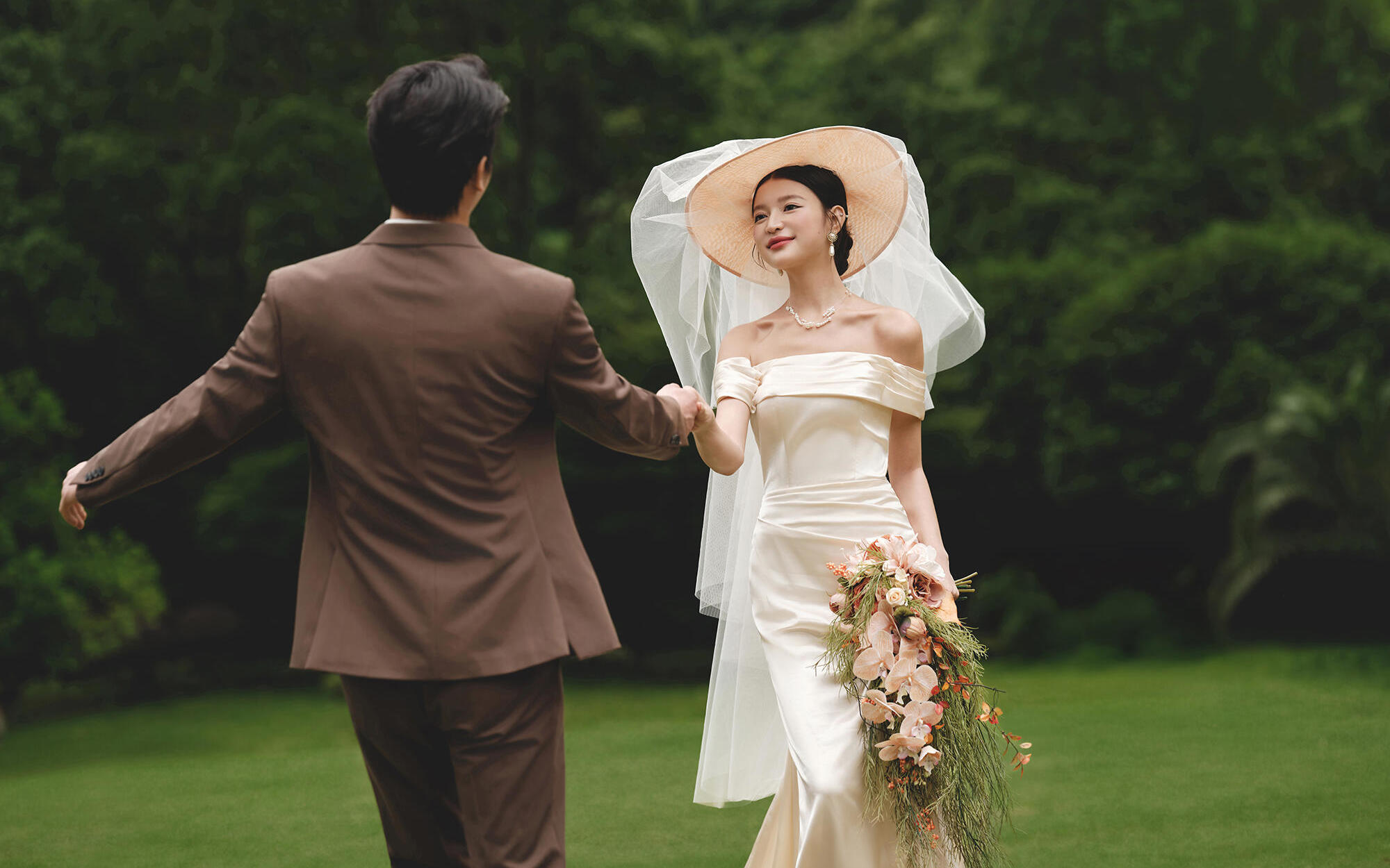 十光堇 | 草坪婚紗照，被法式美學狠狠拿捏??