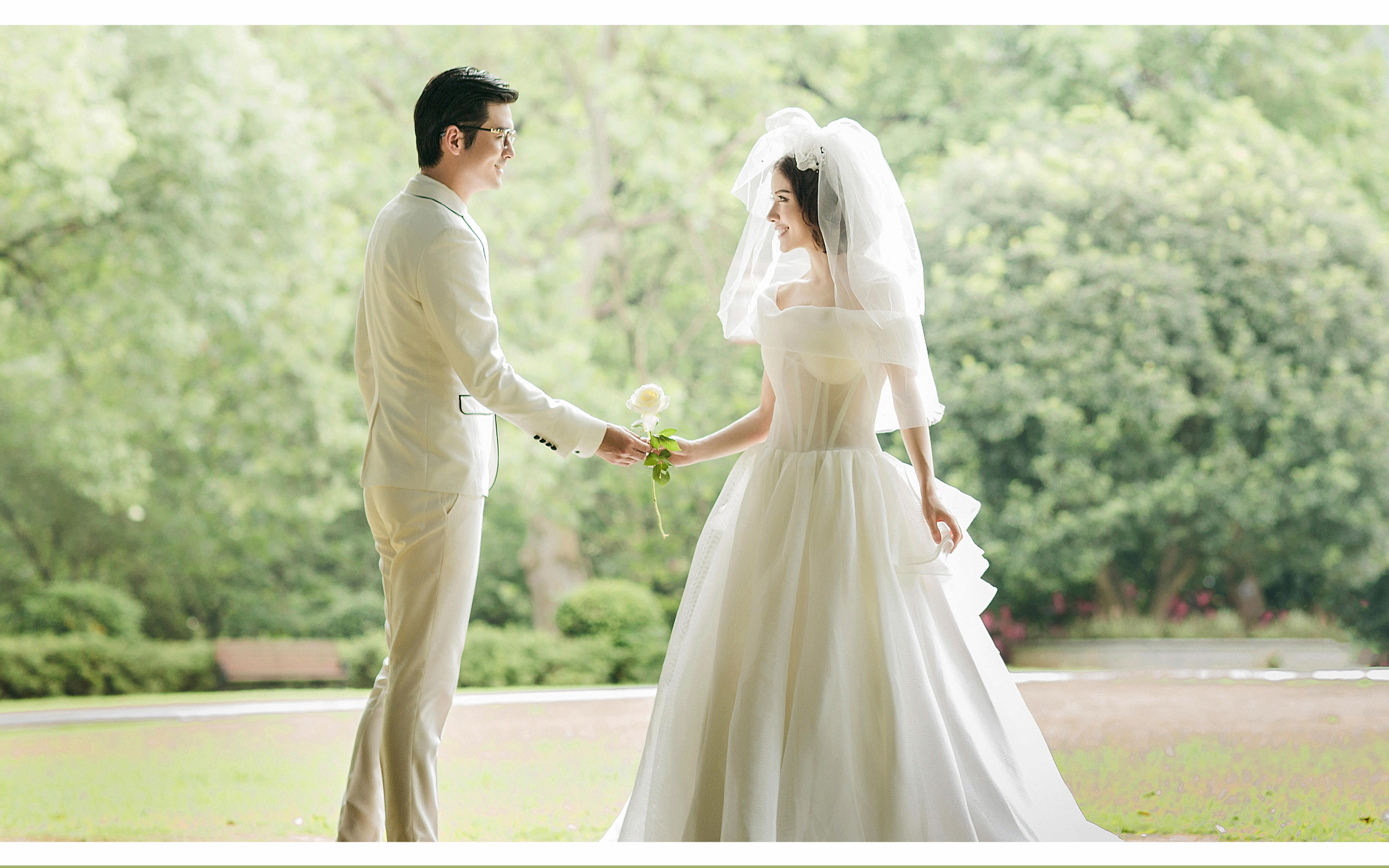 我们的幸福婚纱照新鲜出炉啦。。。