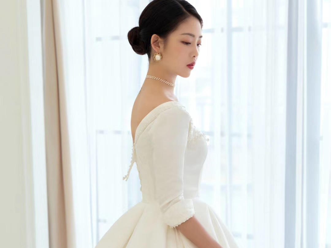 全包婚纱套装（婚纱，秀禾，敬酒服）+送二件伴娘服