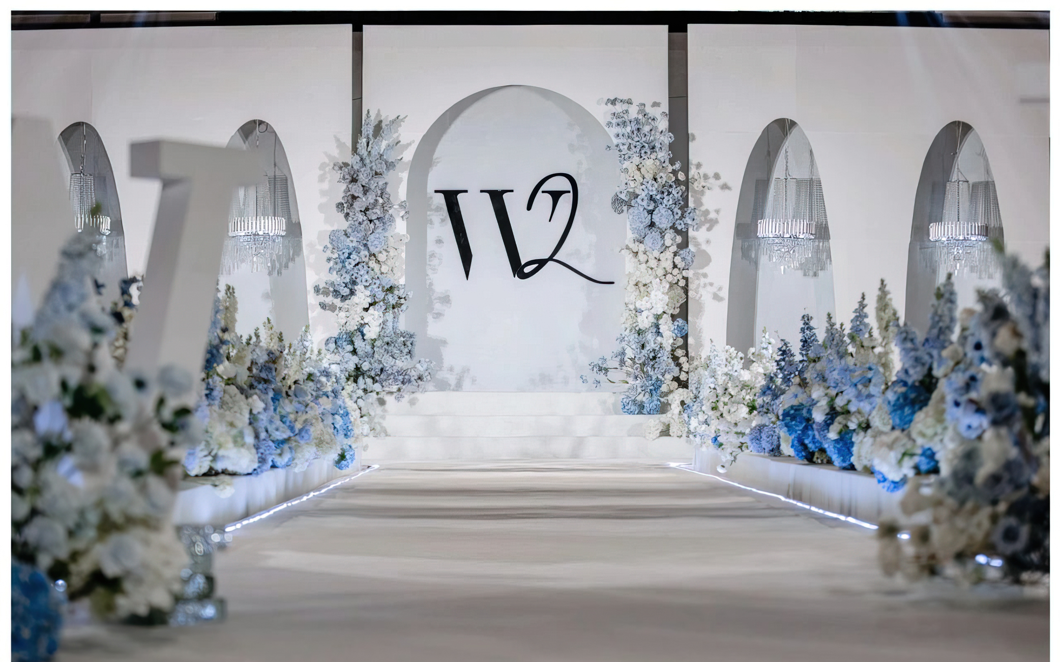 白色雾霾蓝小预算婚礼布置