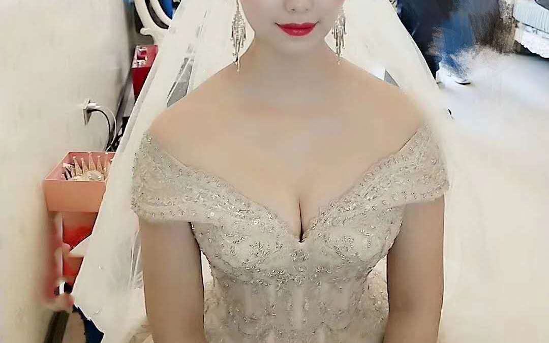 香槟金色奢华大拖尾，美新娘超满意