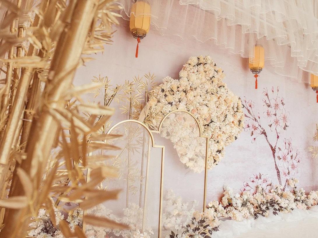 室内香槟色小预算新中式婚礼