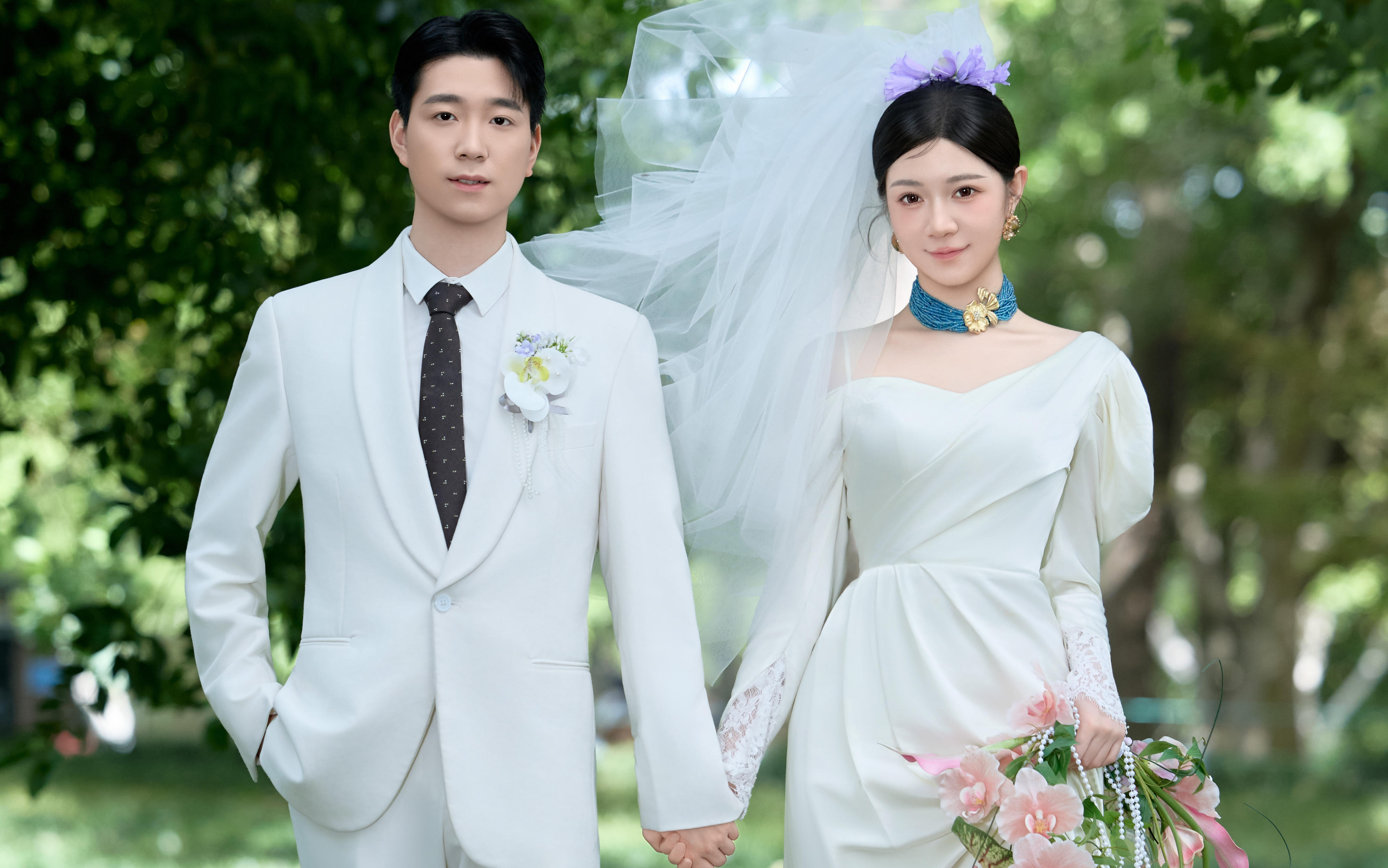 【客片欣賞】還得是草坪婚紗照?總是會(huì)反復(fù)心動(dòng)呀