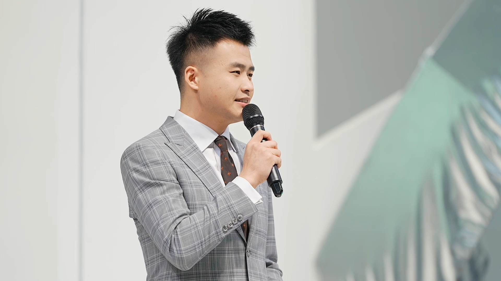 不煽情，有内容
