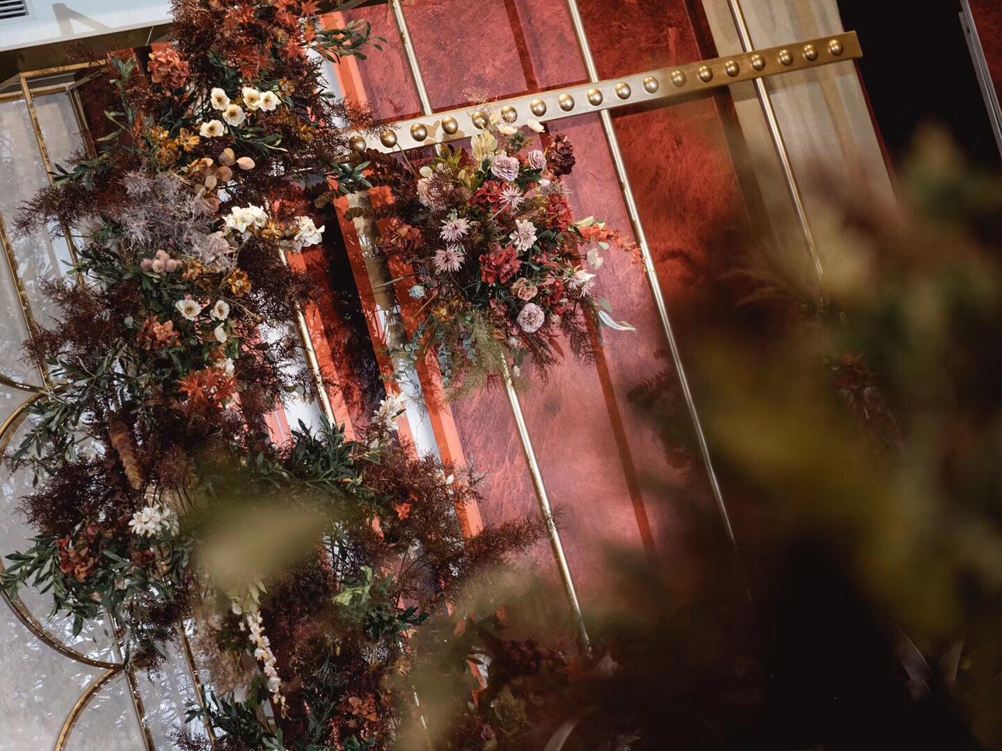 荔枝红色系现代简约室内婚礼