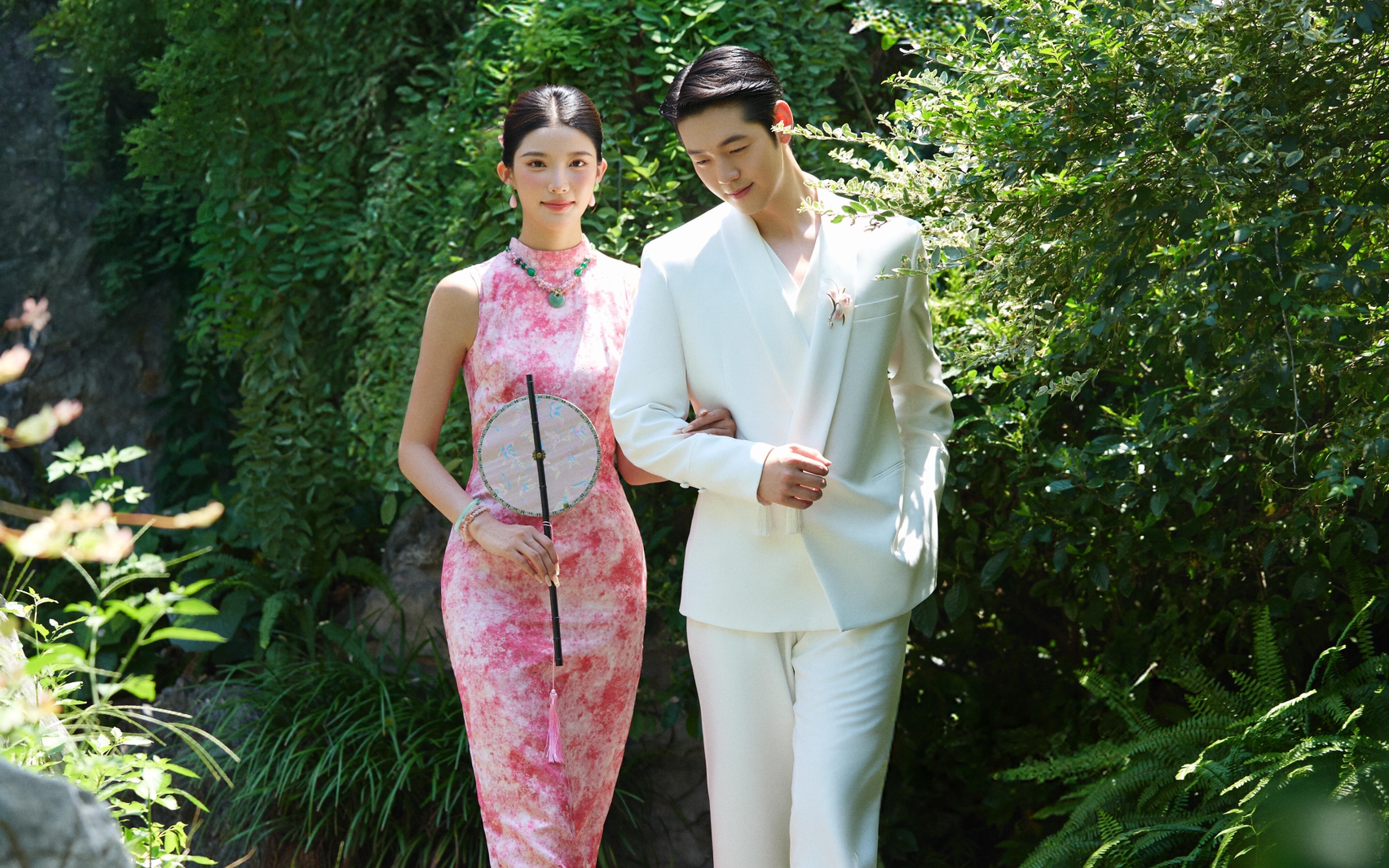 邂逅粉色新中式婚纱照 是心动的信号！