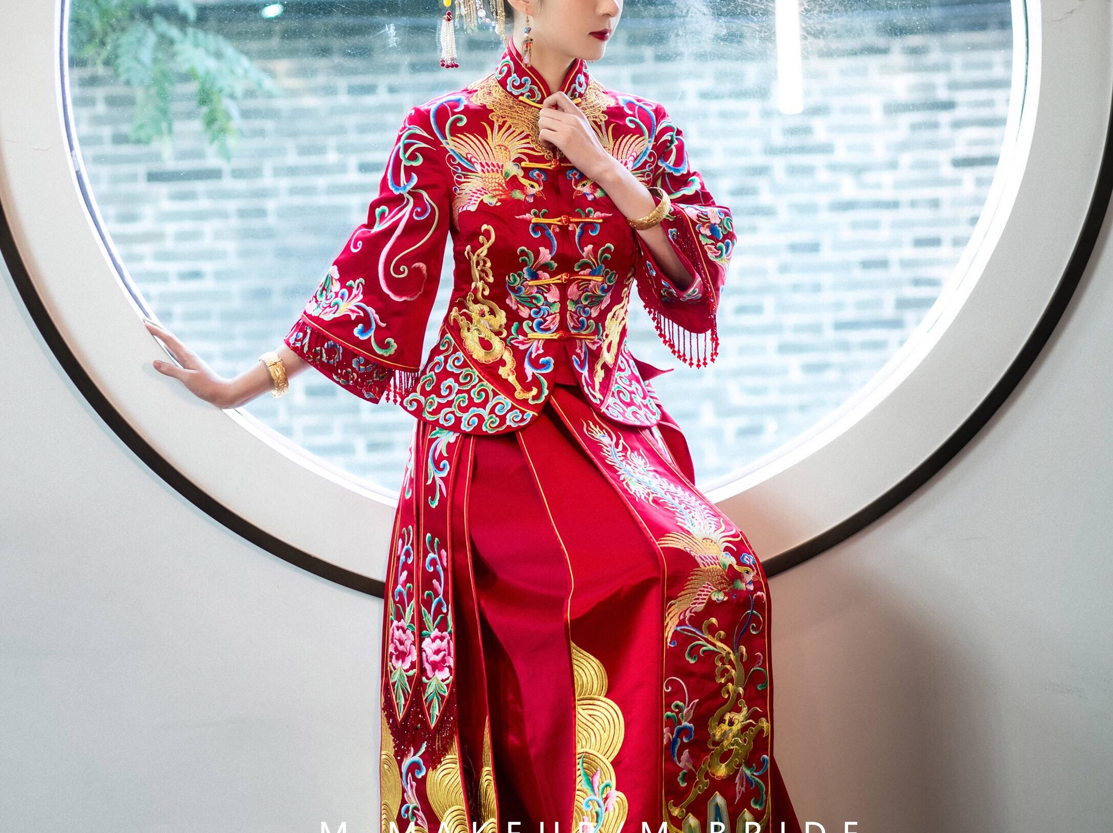 长袖婚纱总是自带优雅宫廷气息。 气质感爆棚