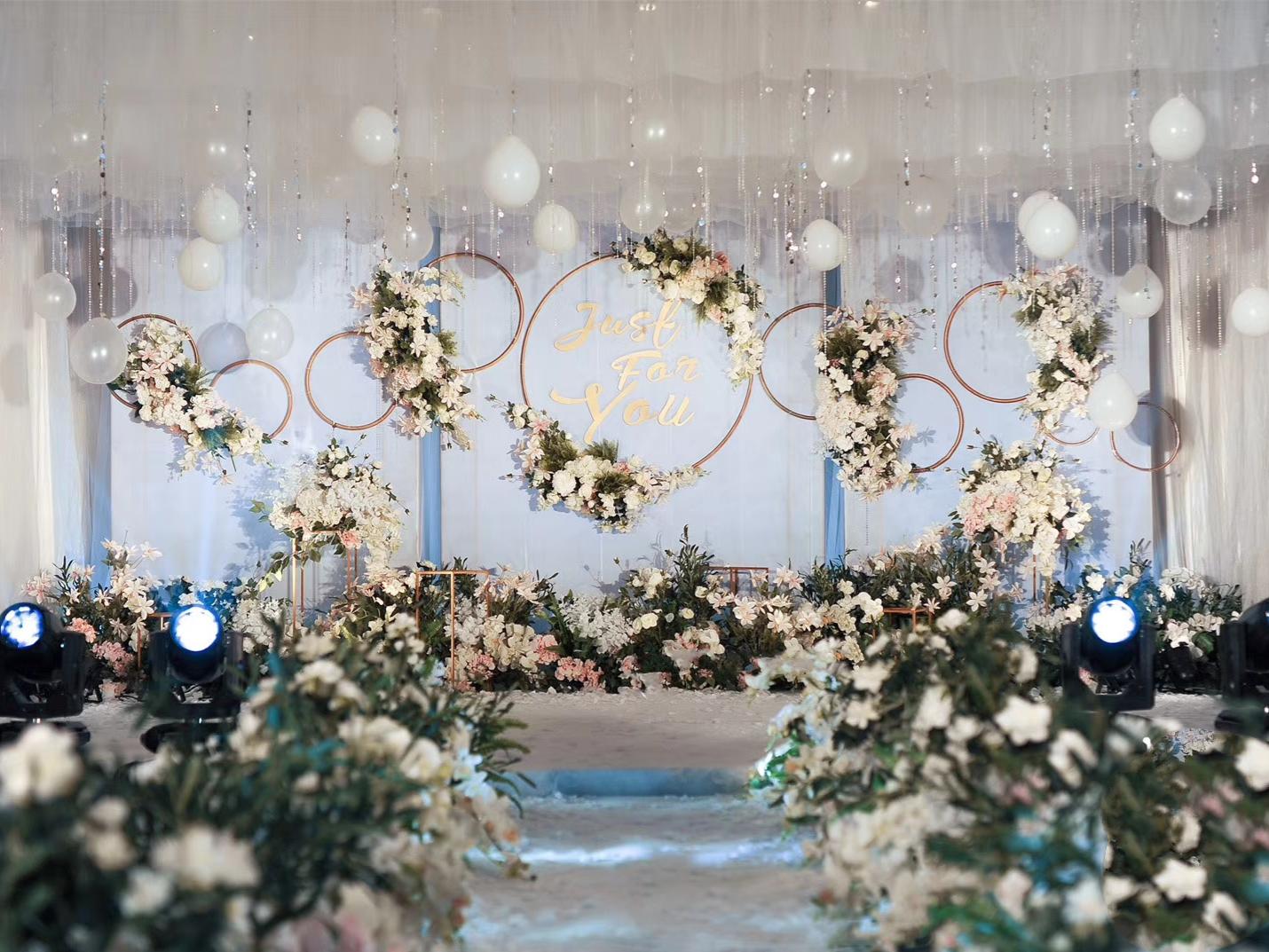 舞台吊顶+四大金刚全包大气婚礼