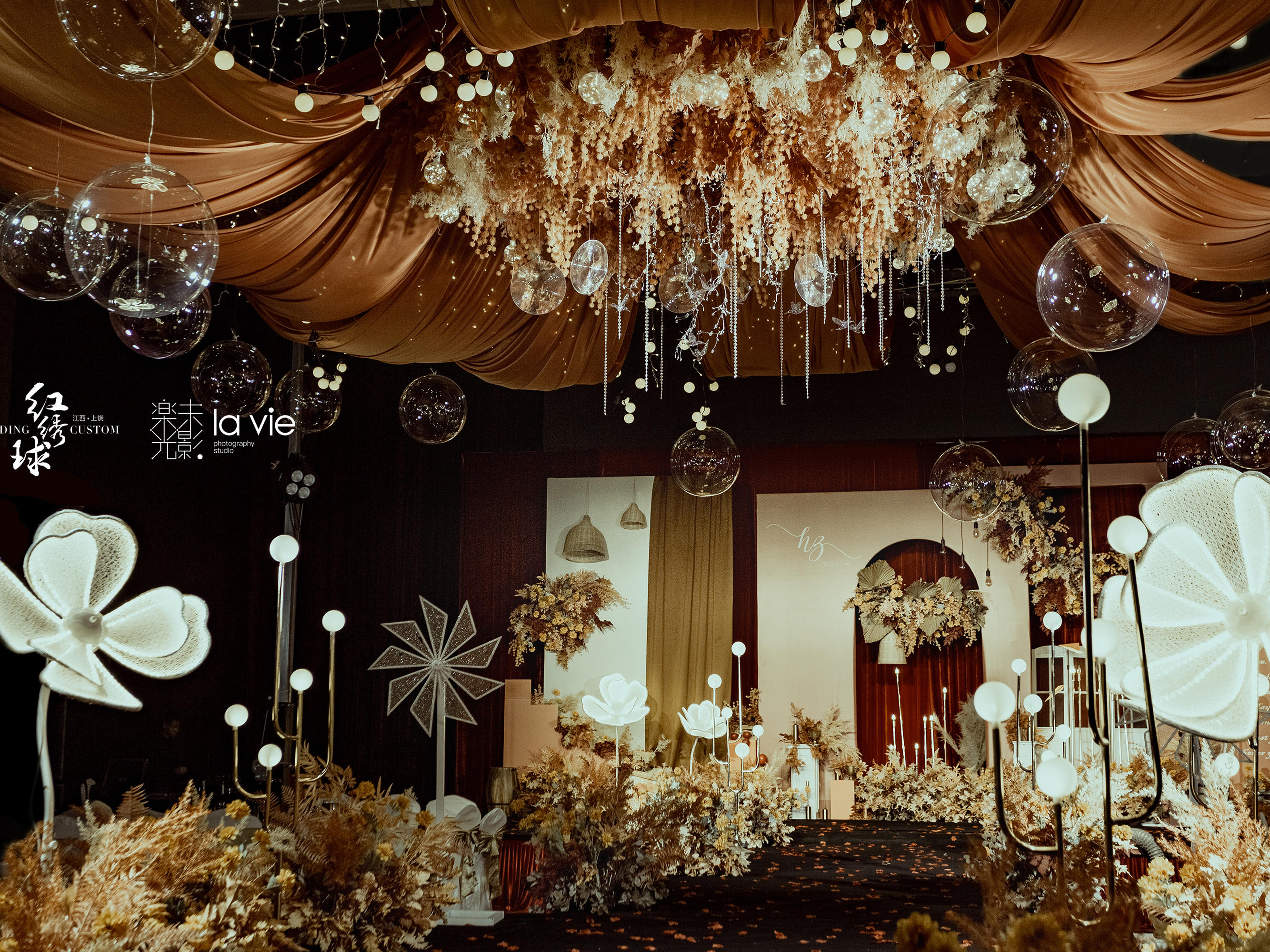 【秋日浪漫·法式秋色婚礼,花艺饱满】